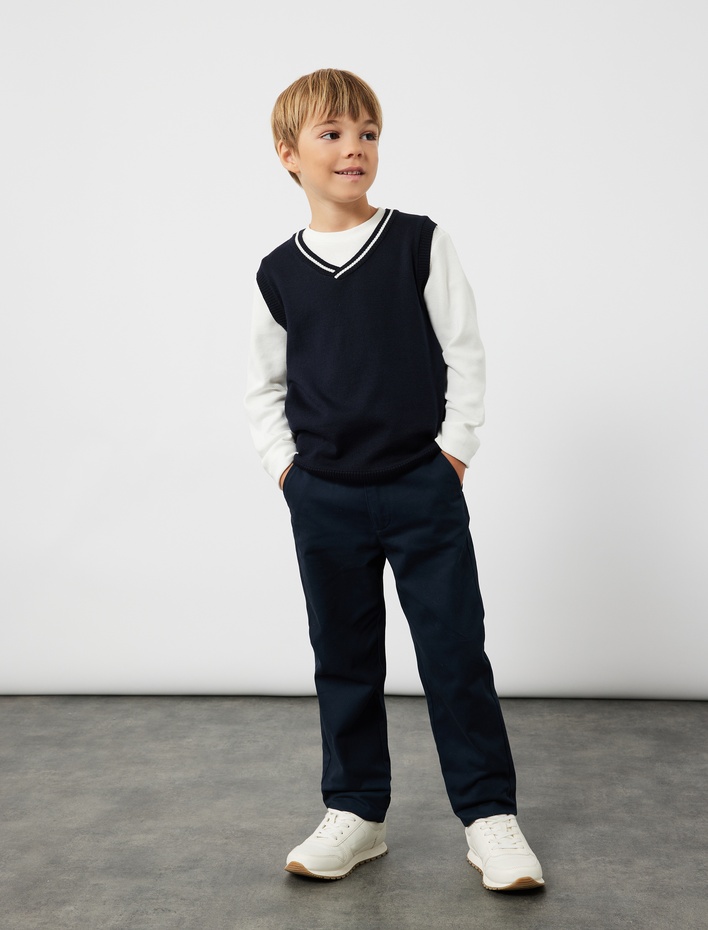 Erkek Çocuk Şerit Detaylı Kolsuz V Yaka Triko Okul Süveteri