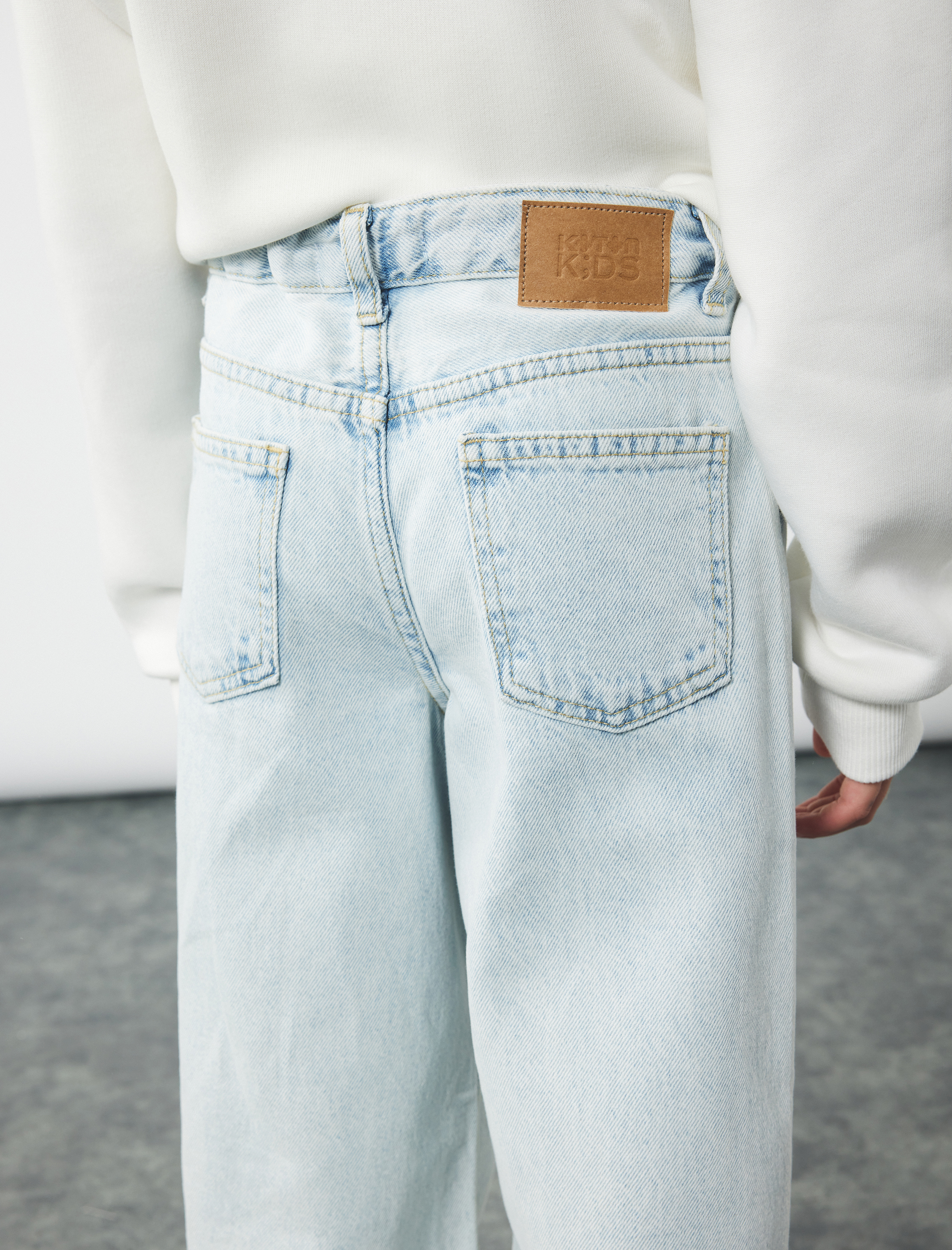  Kız Çocuk Pamuklu Zımba Detaylı Geniş Paça Denim Pantolon