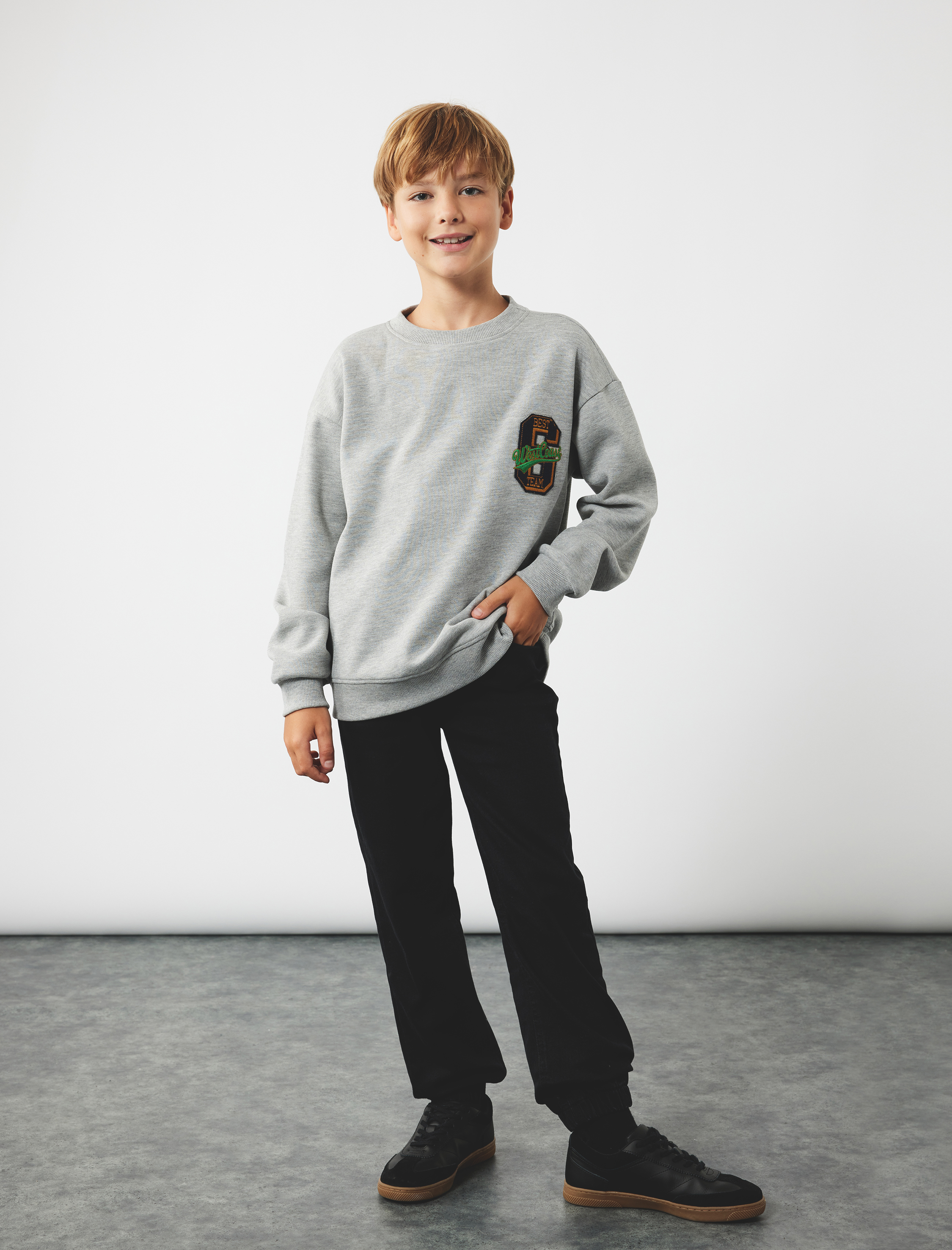  Erkek Çocuk İşleme Detaylı Uzun Kollu Bisiklet Yaka Oversize Sweatshirt