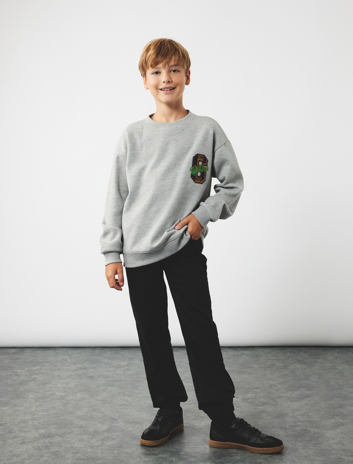 Erkek Çocuk İşleme Detaylı Uzun Kollu Bisiklet Yaka Oversize Sweatshirt