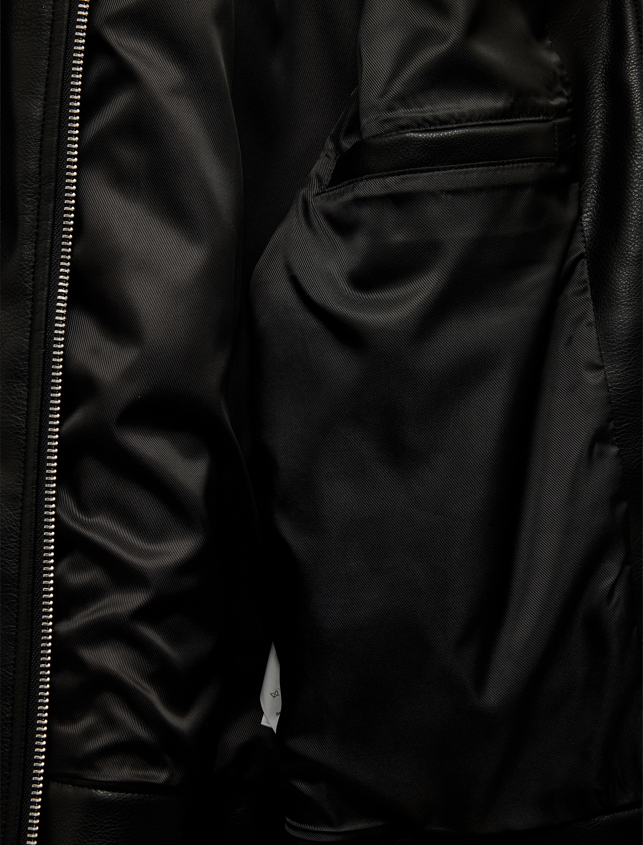   Uzun Kollu Fermuarlı Cep Detaylı Gömlek Yaka Suni Deri Ceket