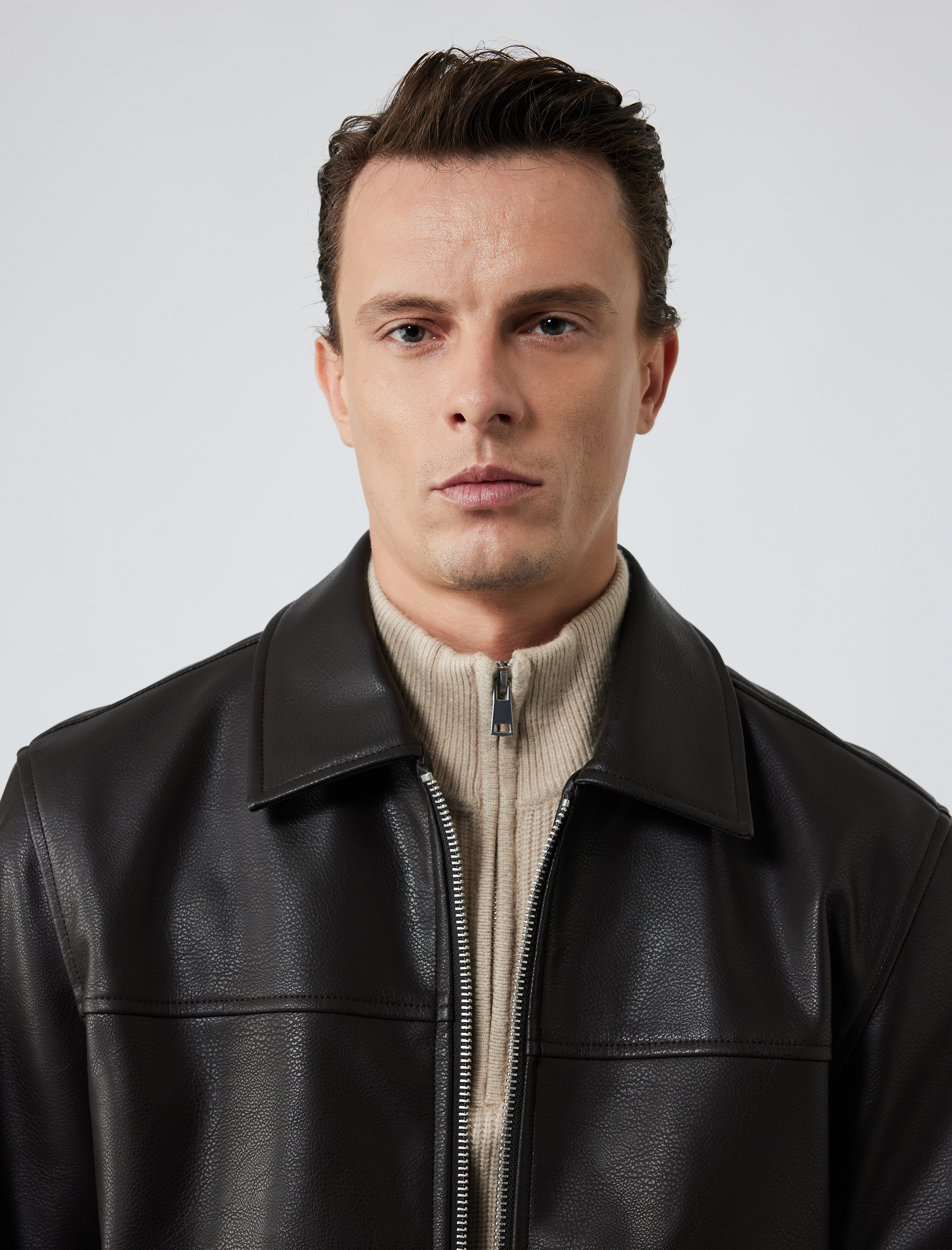   Uzun Kollu Fermuarlı Cep Detaylı Gömlek Yaka Suni Deri Ceket