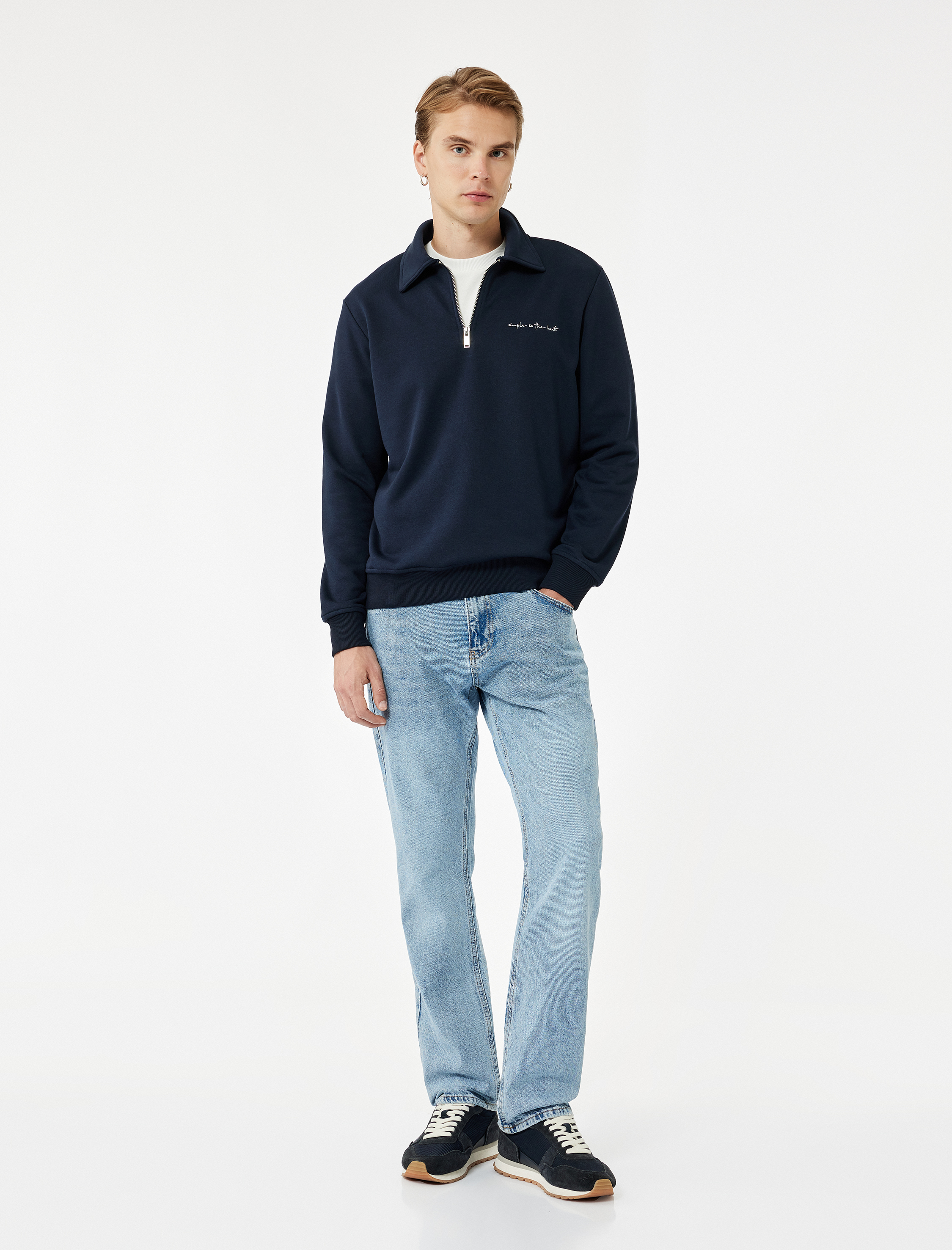   Nakışlı Uzun Kollu Yarım Fermuarlı Polo Yaka Sweatshirt