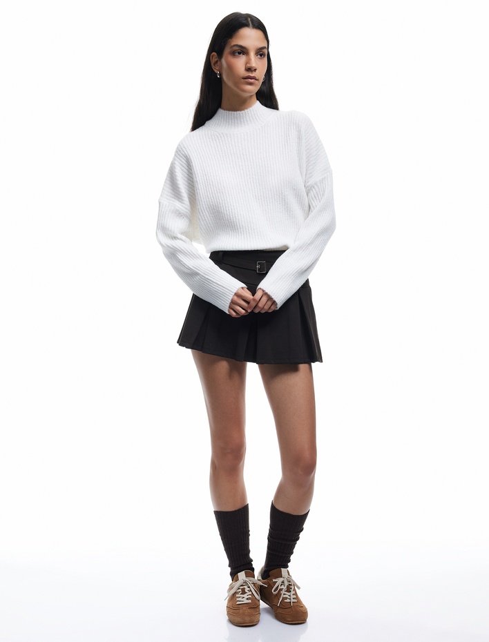  Rahat Kalıp Dik Yaka Dokulu Triko Kazak