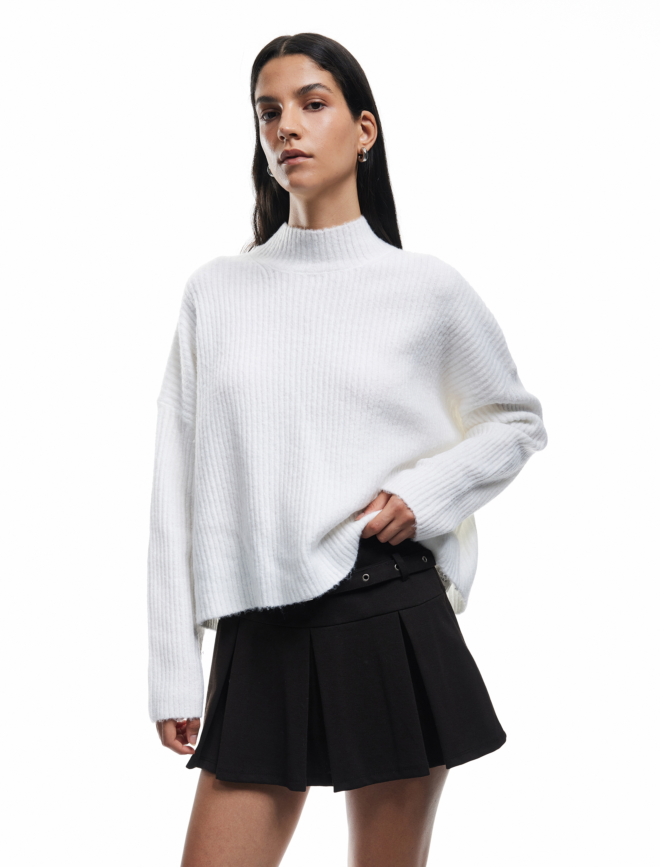   Rahat Kalıp Dik Yaka Dokulu Triko Kazak