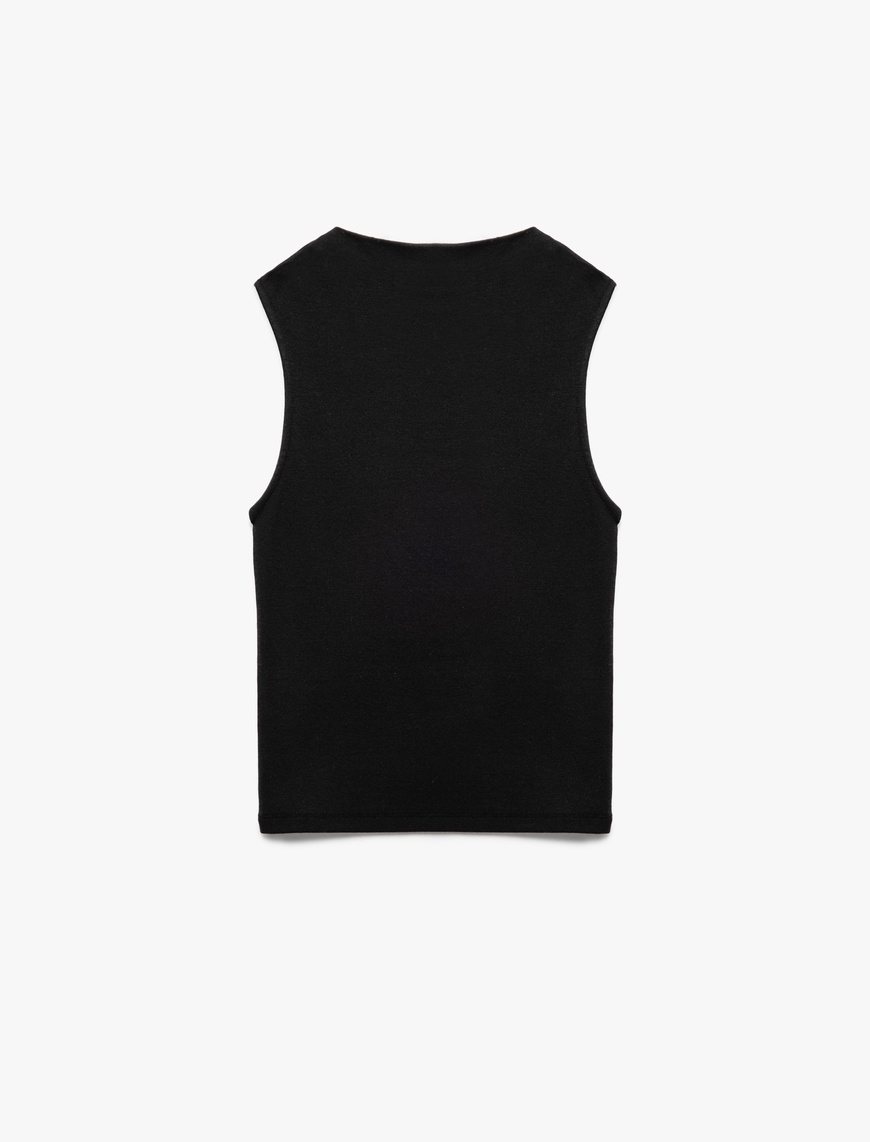   Basic Slim Fit Dik Yaka Modal Kolsuz Bluz