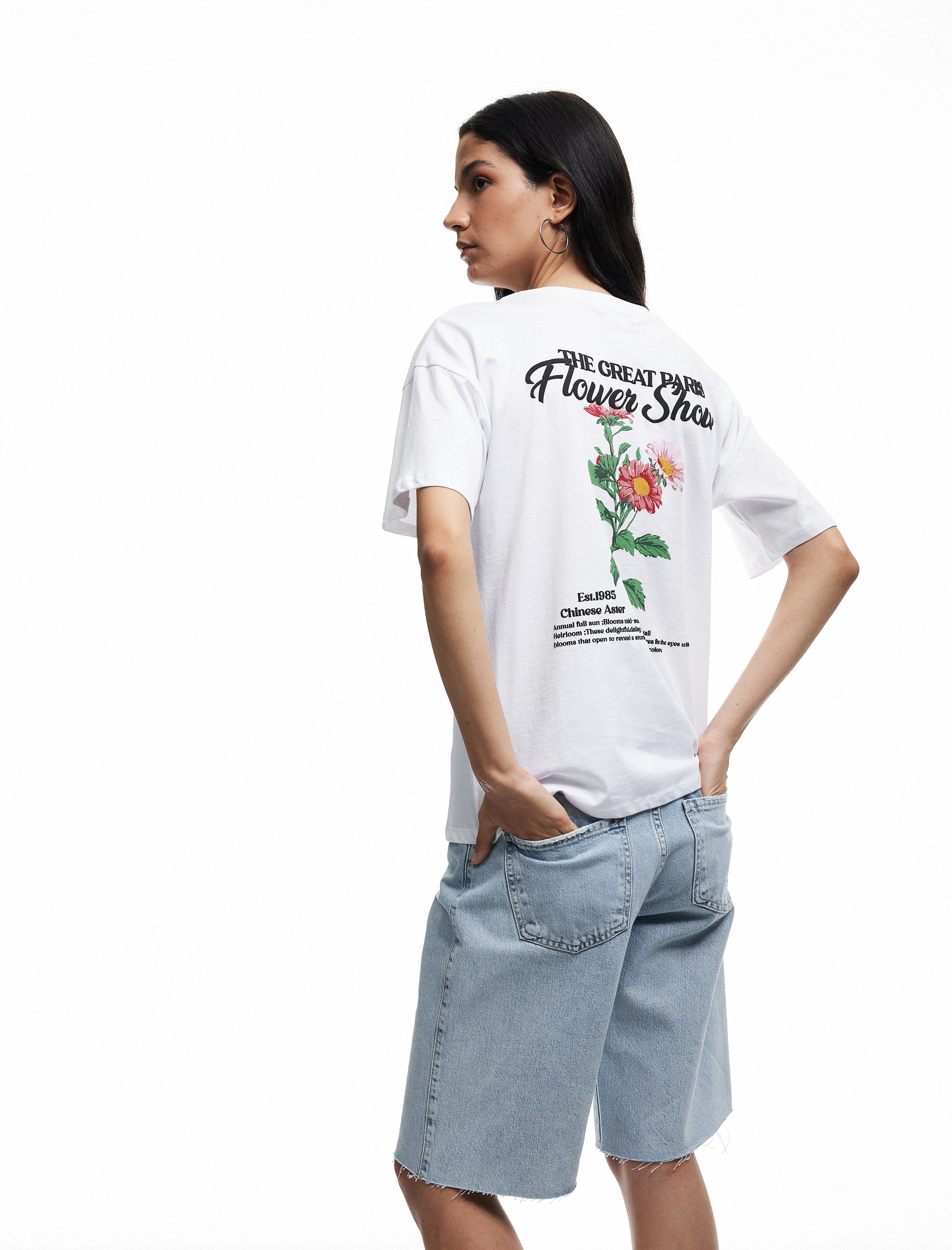   Pamuklu Kısa Kollu Bisiklet Yaka Arkası Çiçek Baskılı Tişört