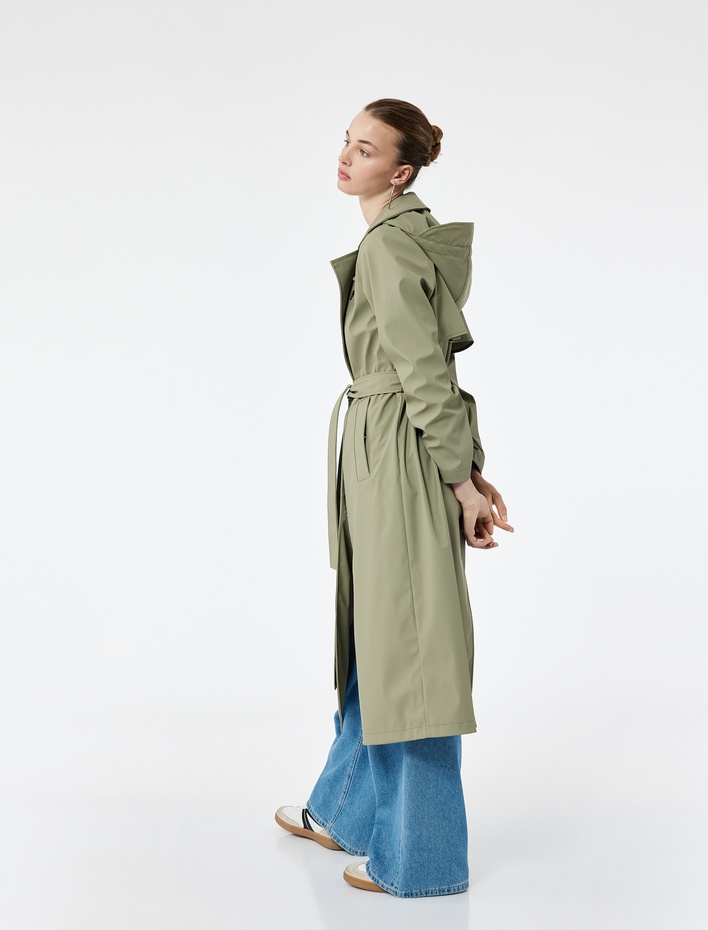  Düğmeli Kemer Detaylı Kruvaze Yaka Çıkarılabilir Kapüşonlu Uzun Trençkot