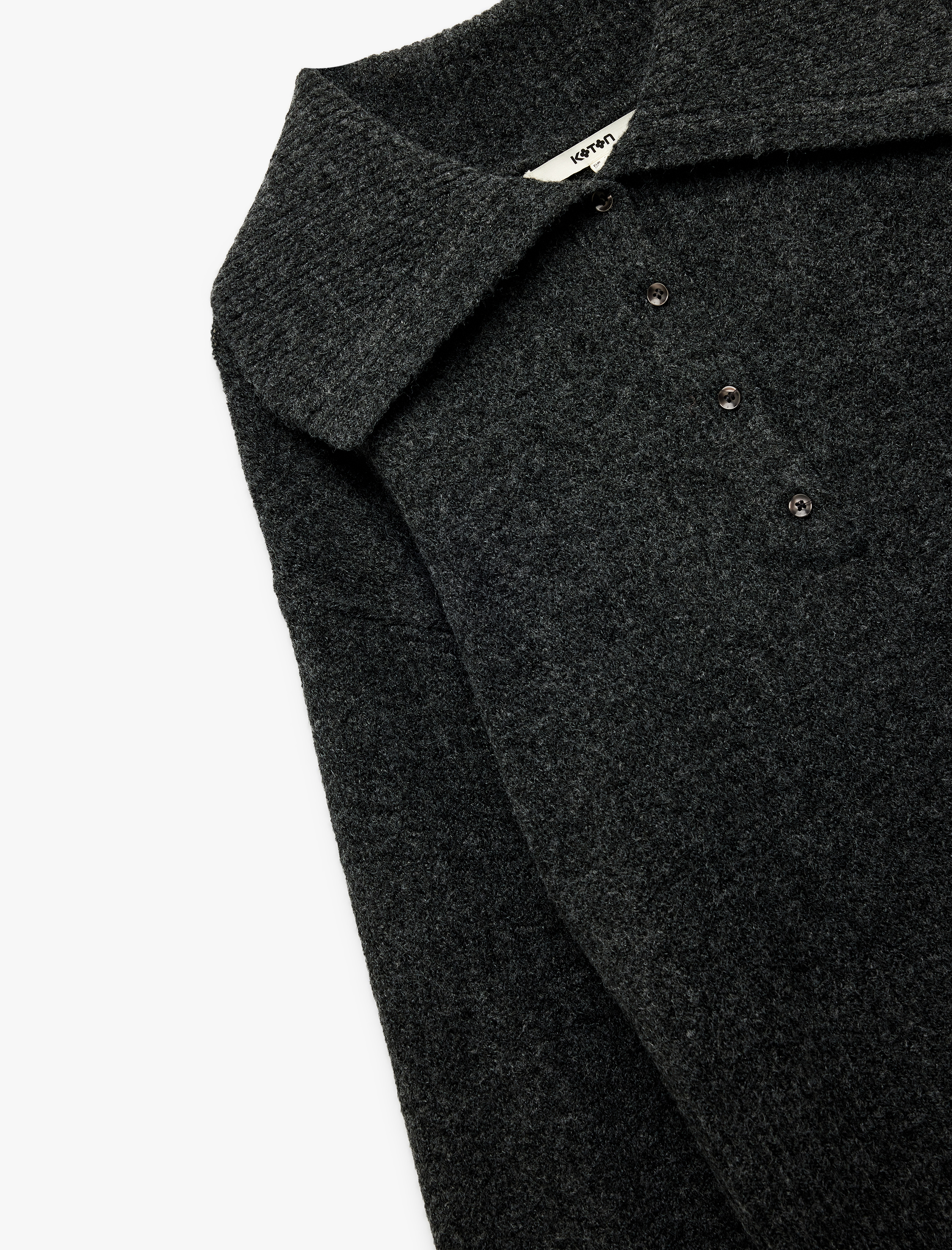   Regular Fit Uzun Kollu Yarım Düğme Detaylı Geniş Polo Yaka Triko Kazak