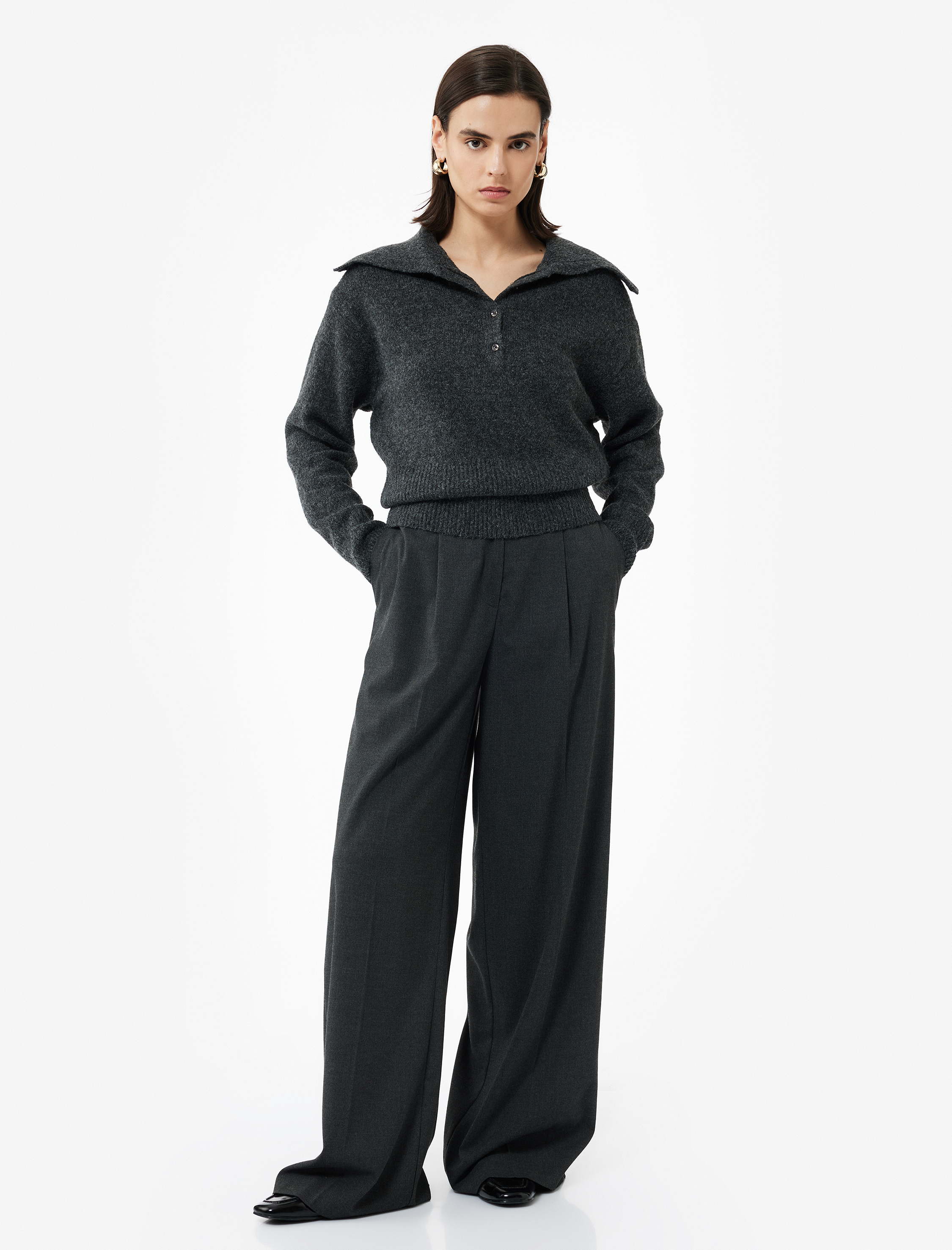   Regular Fit Uzun Kollu Yarım Düğme Detaylı Geniş Polo Yaka Triko Kazak