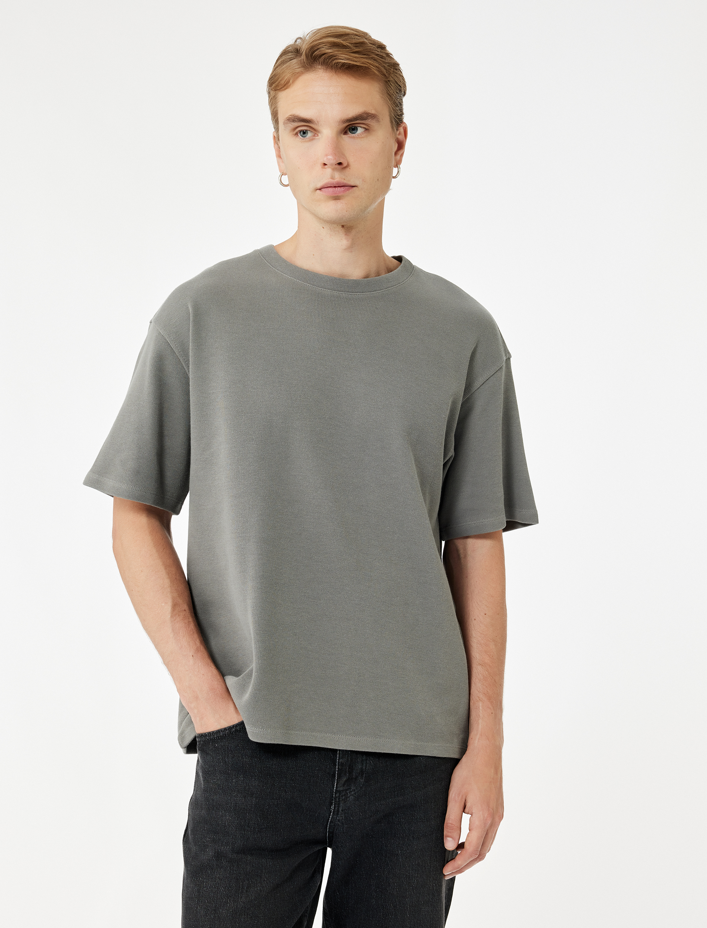   Pamuklu Kısa Kollu Bisiklet Yaka Tok Kumaş Oversize Basic Tişört