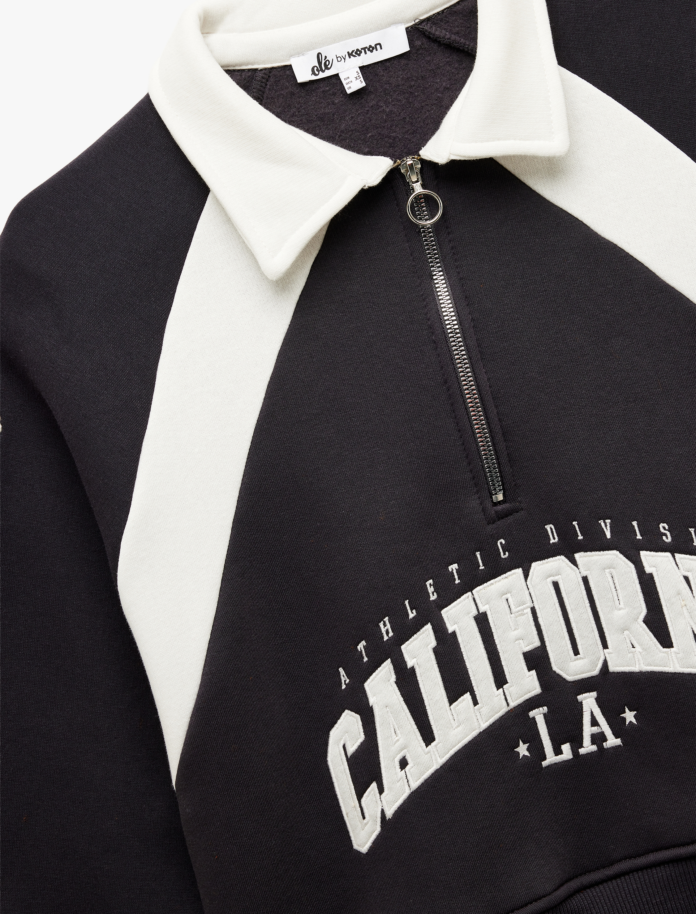   Şardonlu İşlemeli Yarım Fermuarlı Yaka Oversize Crop Sweatshirt