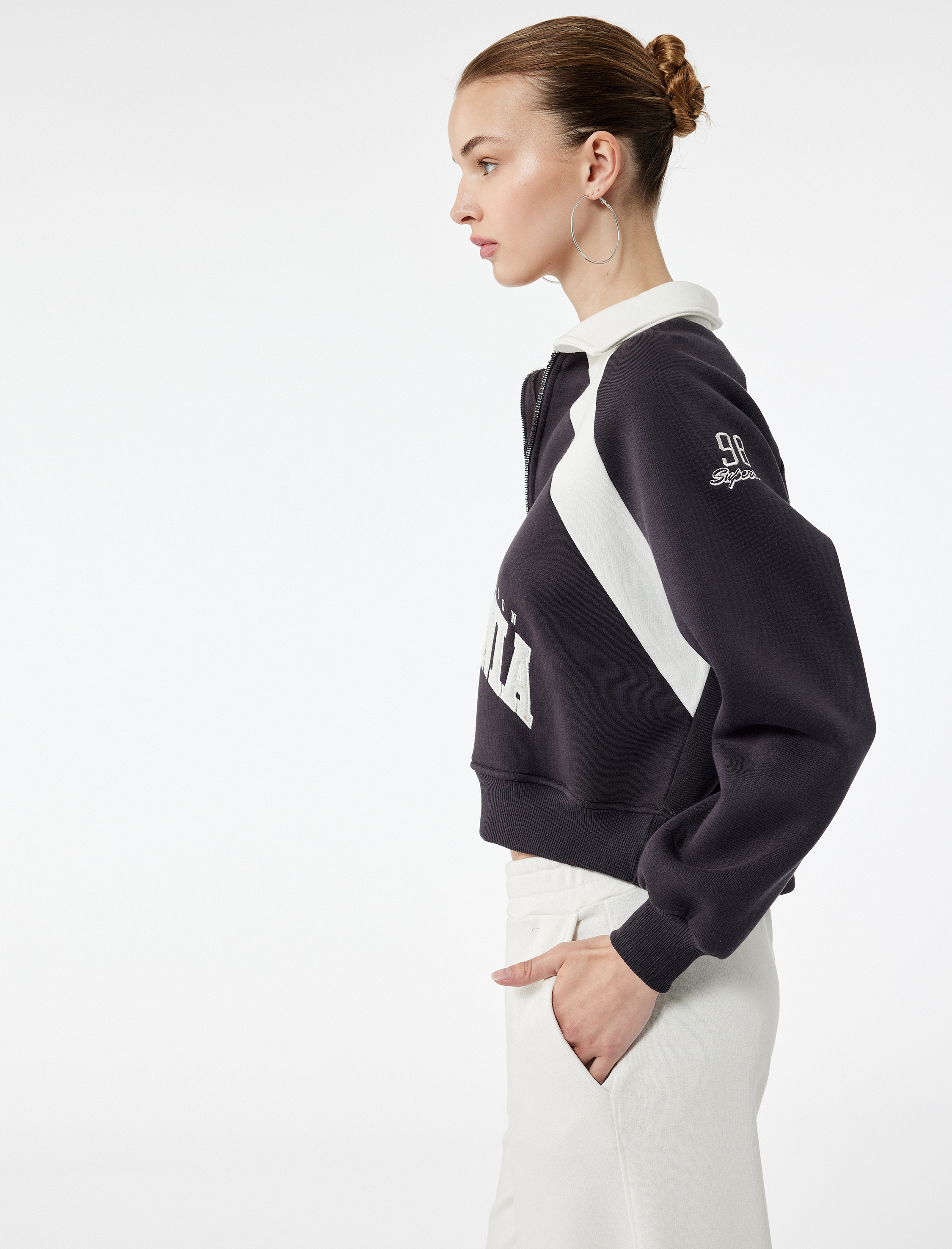   Şardonlu İşlemeli Yarım Fermuarlı Yaka Oversize Crop Sweatshirt