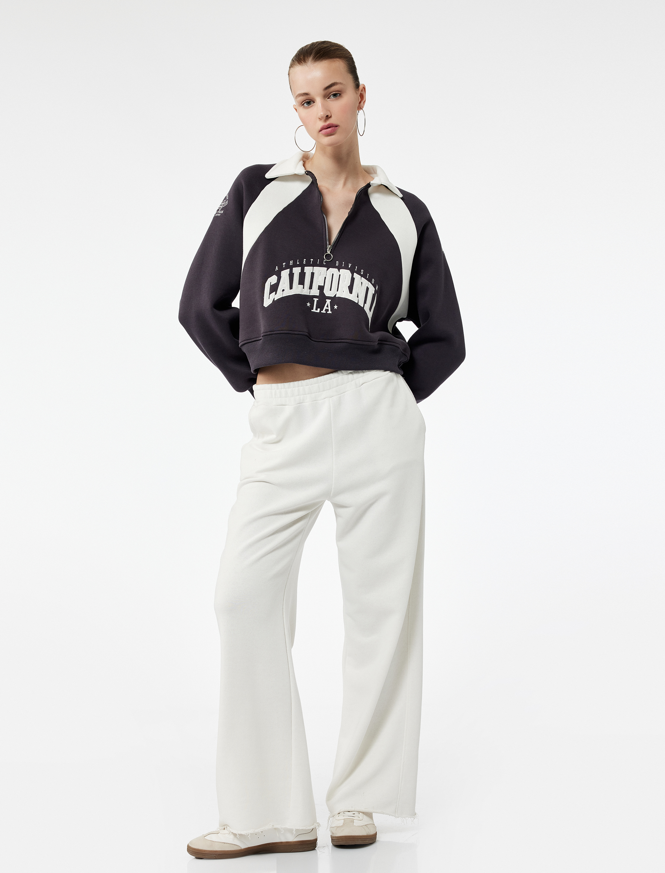   Şardonlu İşlemeli Yarım Fermuarlı Yaka Oversize Crop Sweatshirt
