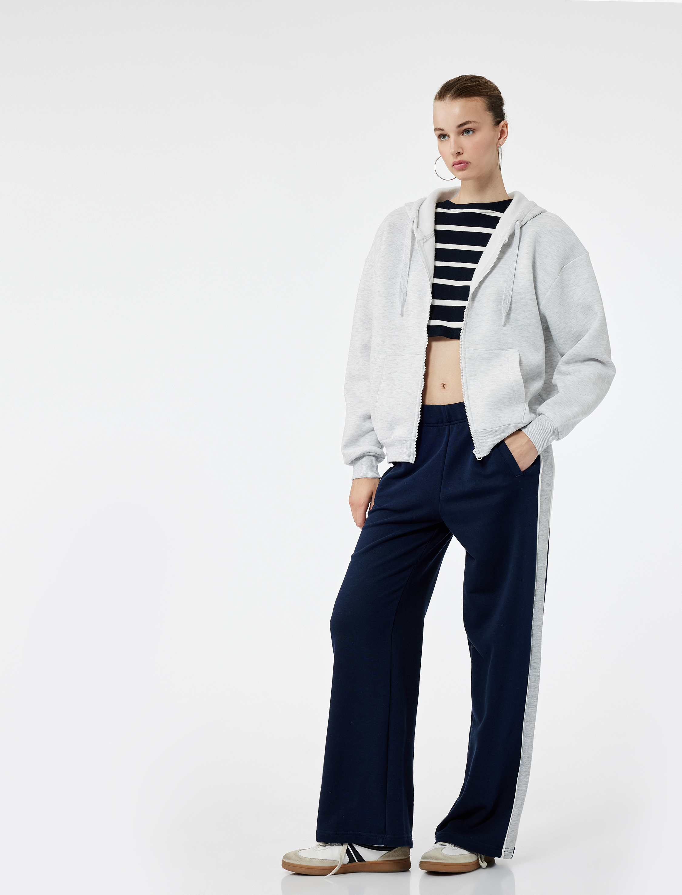   Şardonlu Uzun Kollu Kapüşonlu Kanguru Cepli Oversize Fermuarlı Sweatshirt