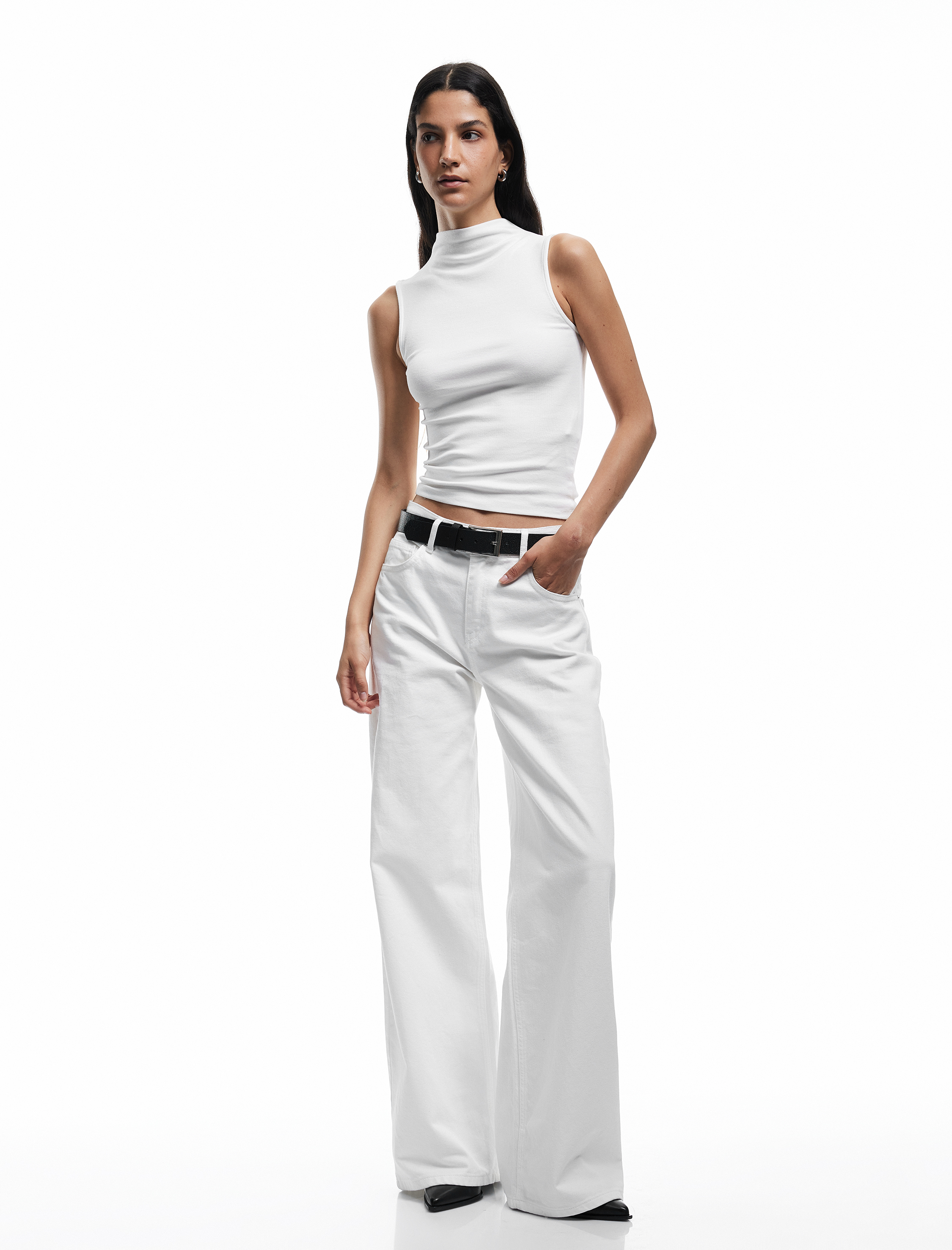   Basic Slim Fit Dik Yaka Modal Kolsuz Bluz