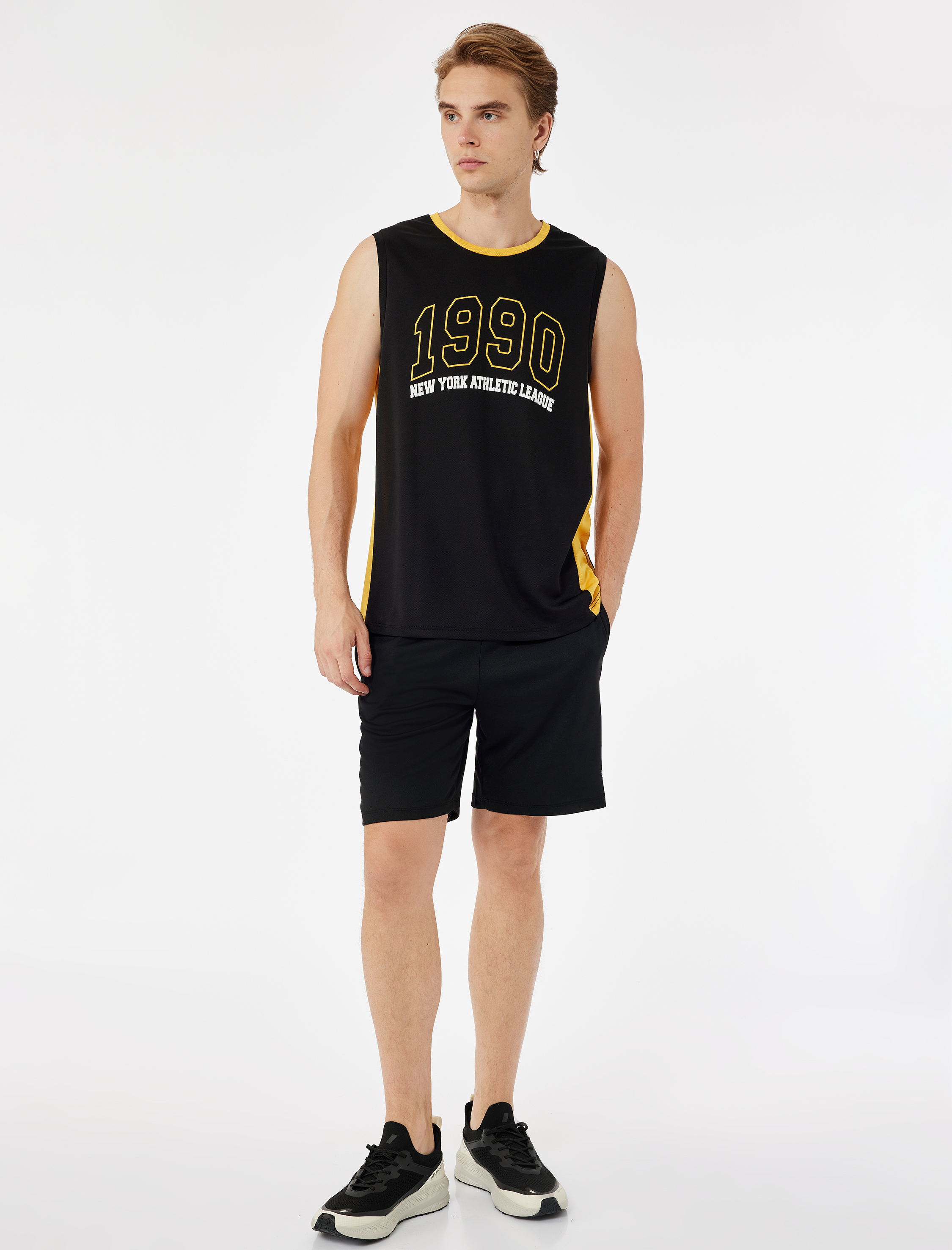   Kolsuz Bisiklet Yaka Renk Kontrastlı Kolej Baskılı Spor Atleti