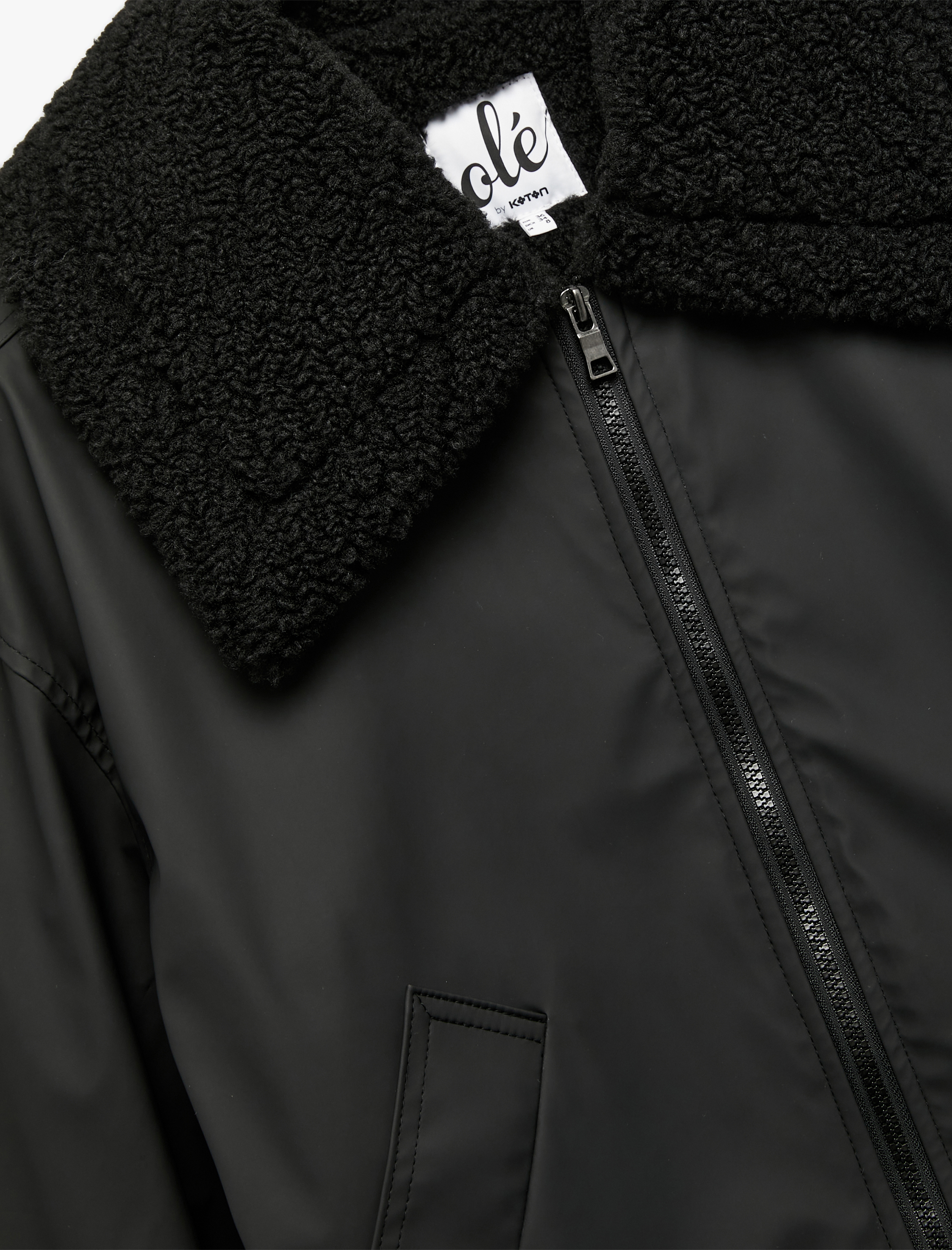   Uzun Kollu Fermuarlı Peluş Yaka Cep Detaylı Su İtici Oversize Ceket