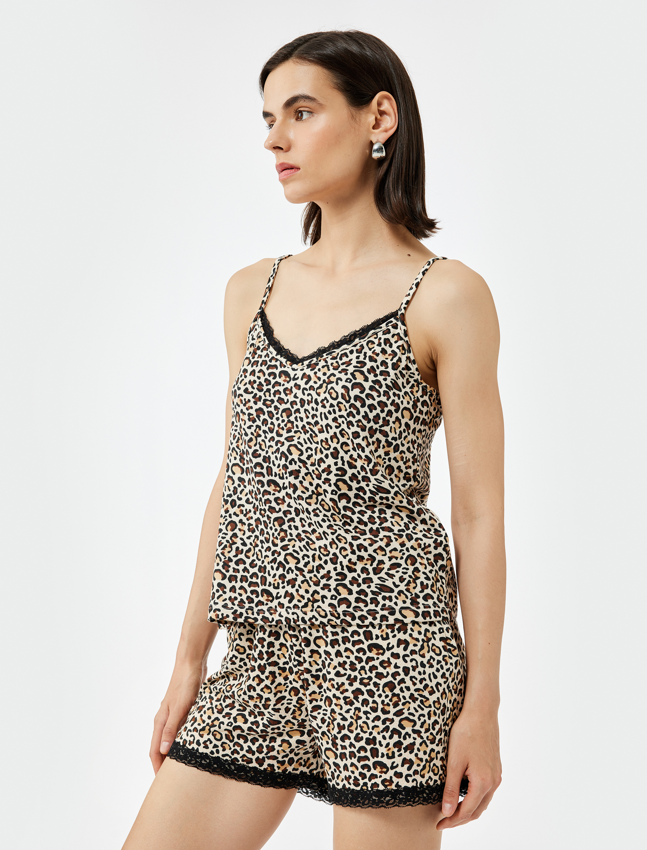   Dantel Detaylı Leopar Desenli Şort Pijama Altı