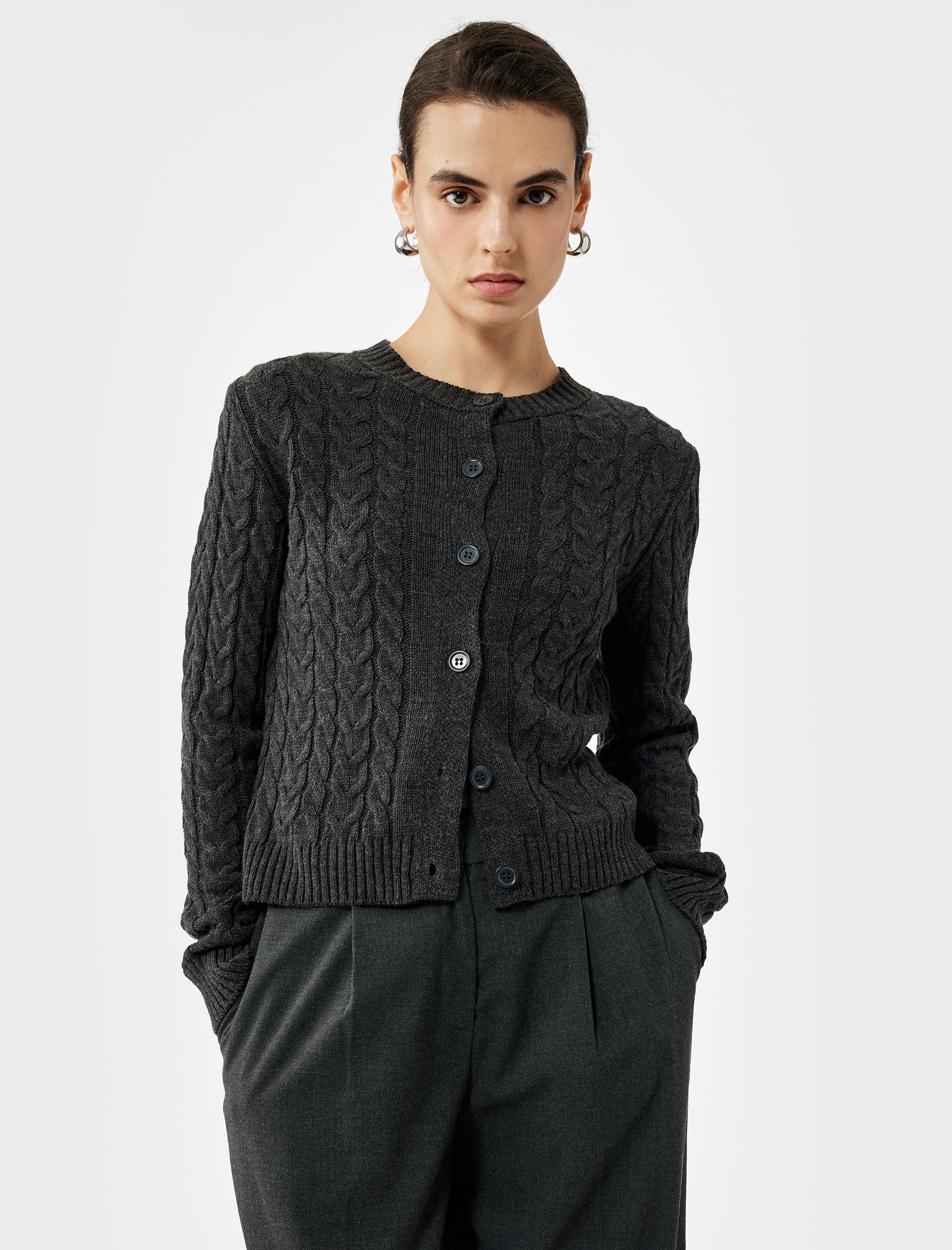   Uzun Kollu Bisiklet Yaka Düğmeli Saç Örgü Hırka