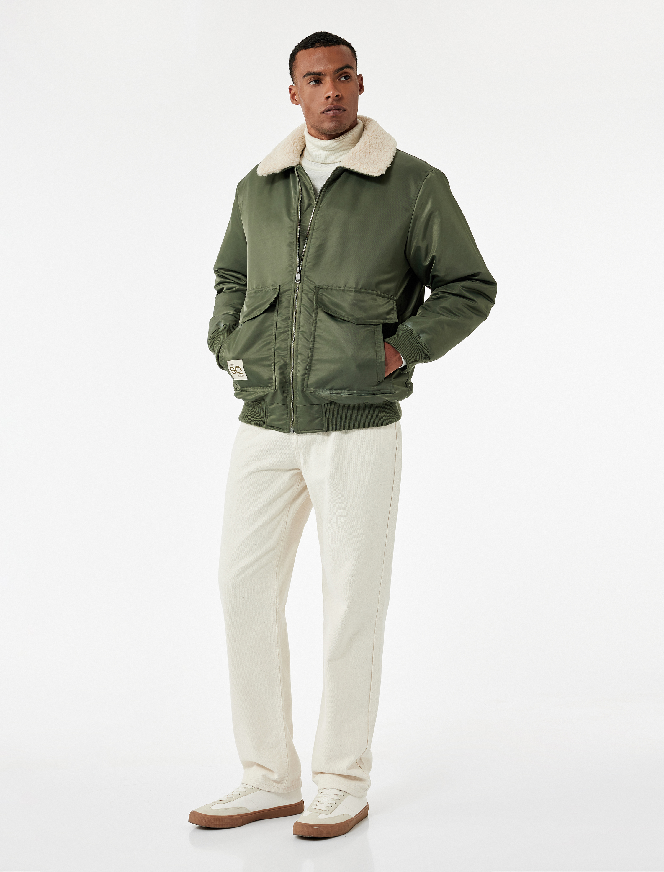 Uzun Kollu Cepli Etiket Detaylı Peluş Yaka Kışlık Mont