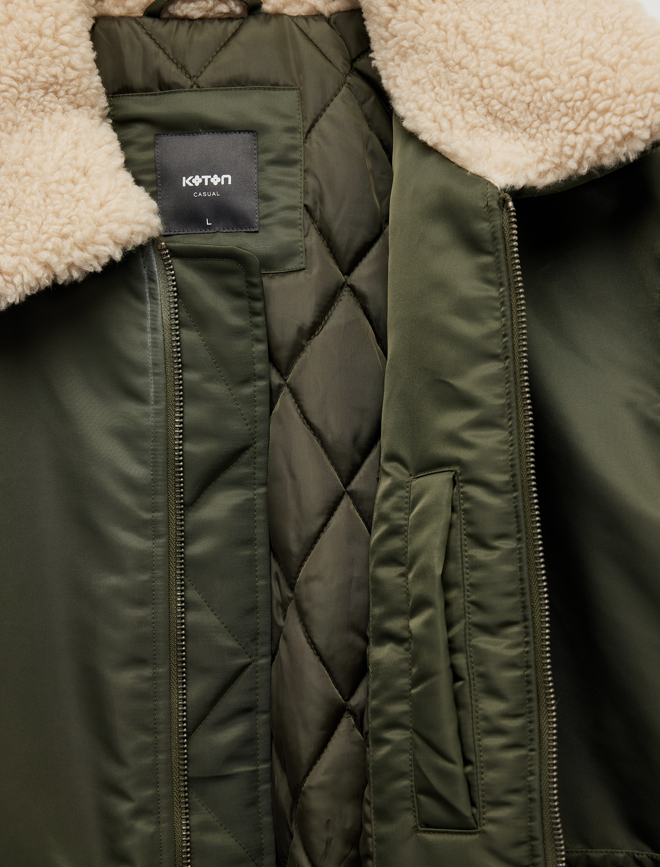 Uzun Kollu Cepli Etiket Detaylı Peluş Yaka Kışlık Mont