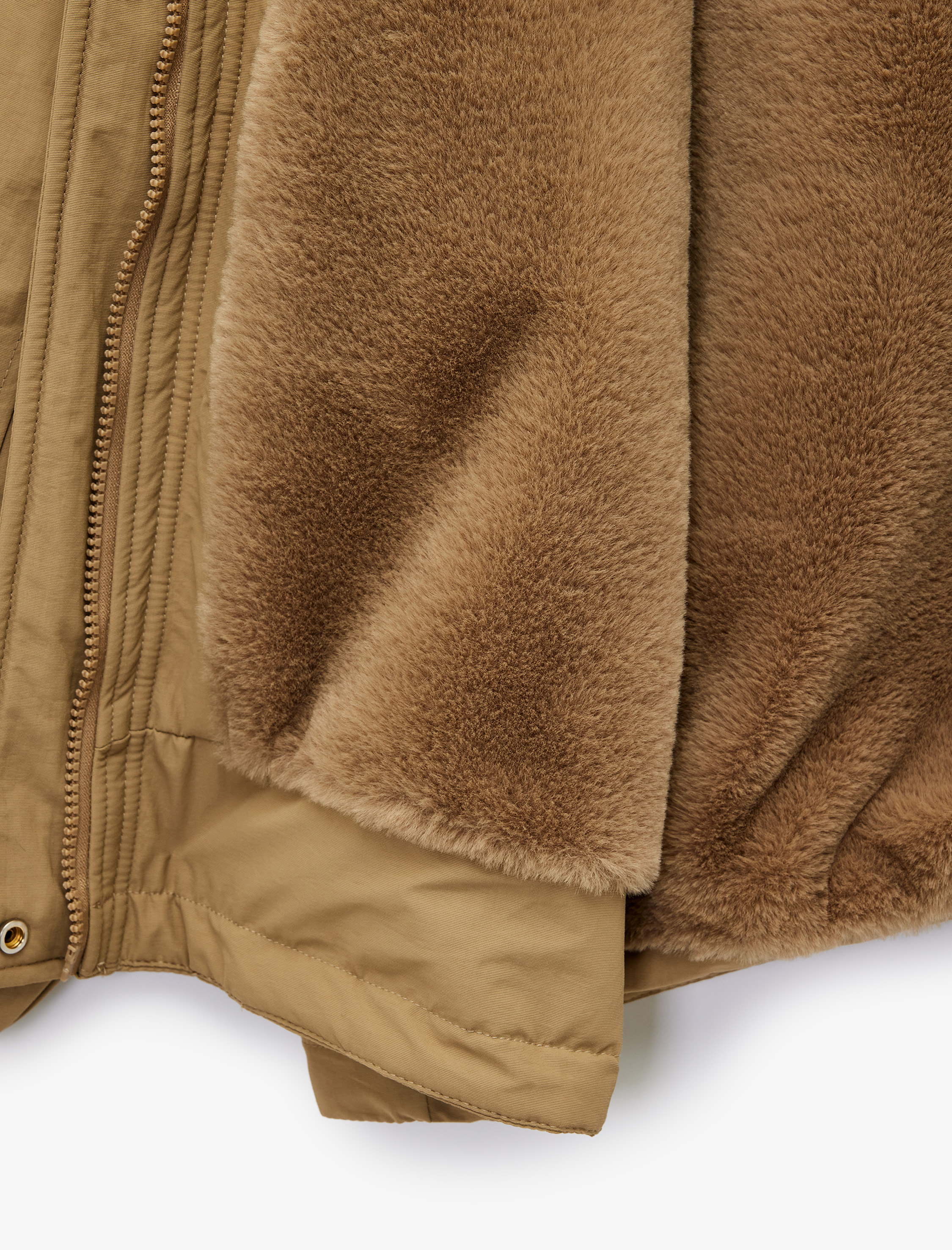   Uzun Kollu Kapaklı Cepli Kapşonlu Mont