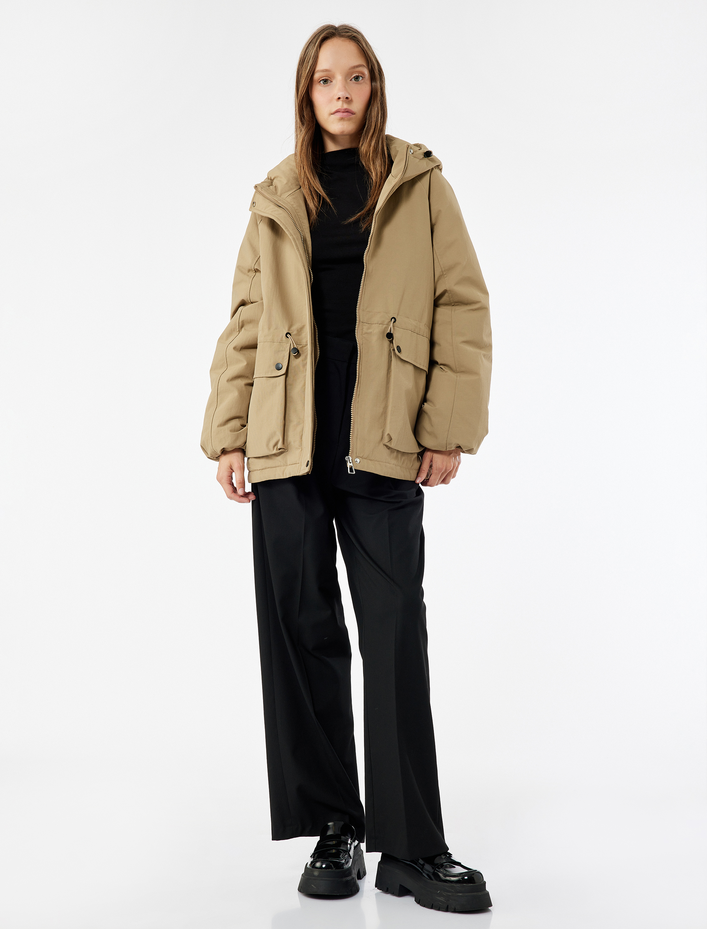   Uzun Kollu Kapaklı Cepli Kapşonlu Mont