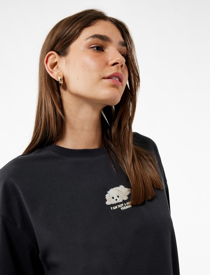  Nakış Detaylı Rahat Kalıp Bisiklet Yaka Kısa Kollu Tişört