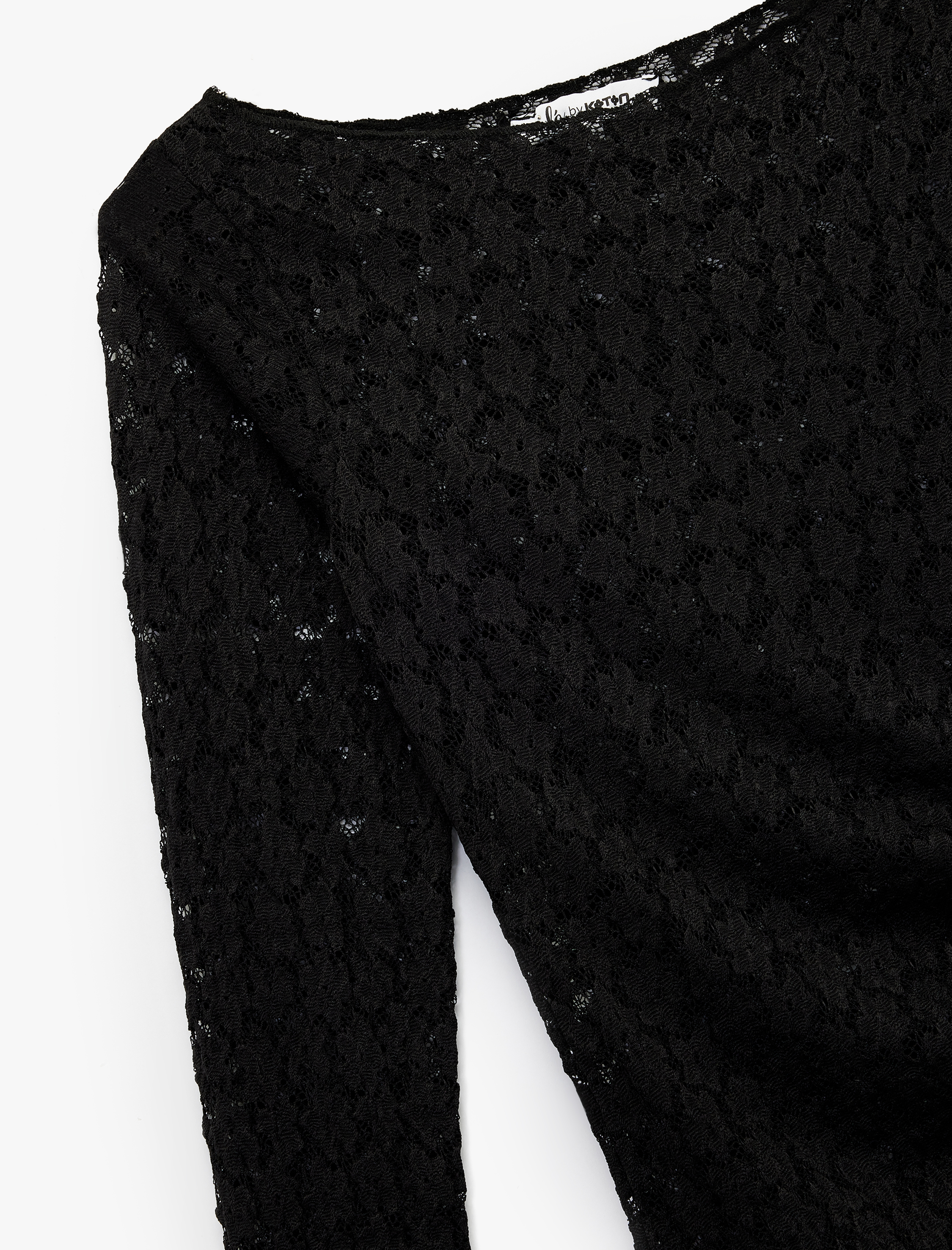   Dantel Detaylı Uzun Kollu Kayık Yaka Asimetrik Kesim Tişört