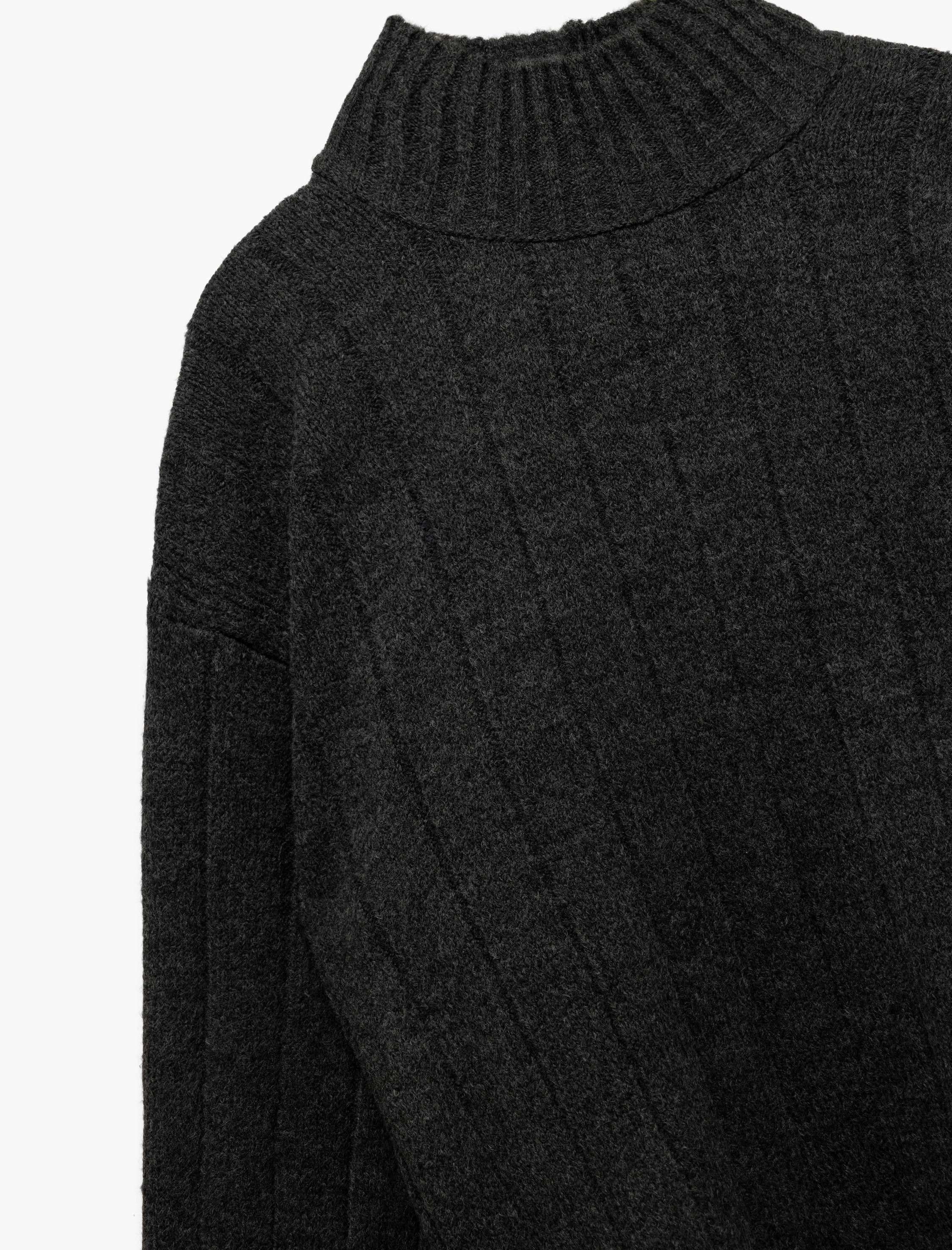   Uzun Kollu Dik Yaka Oversize Triko Kazak