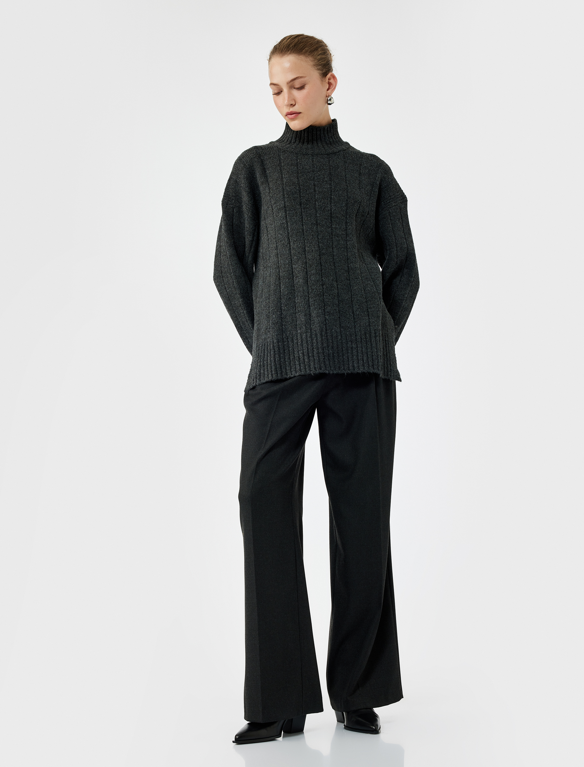   Uzun Kollu Dik Yaka Oversize Triko Kazak