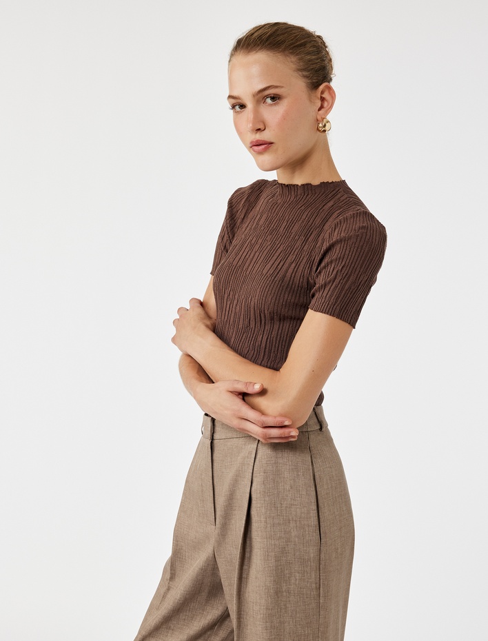  Kısa Kollu Bisiklet Yaka Büzgülü Dokulu Triko Kazak