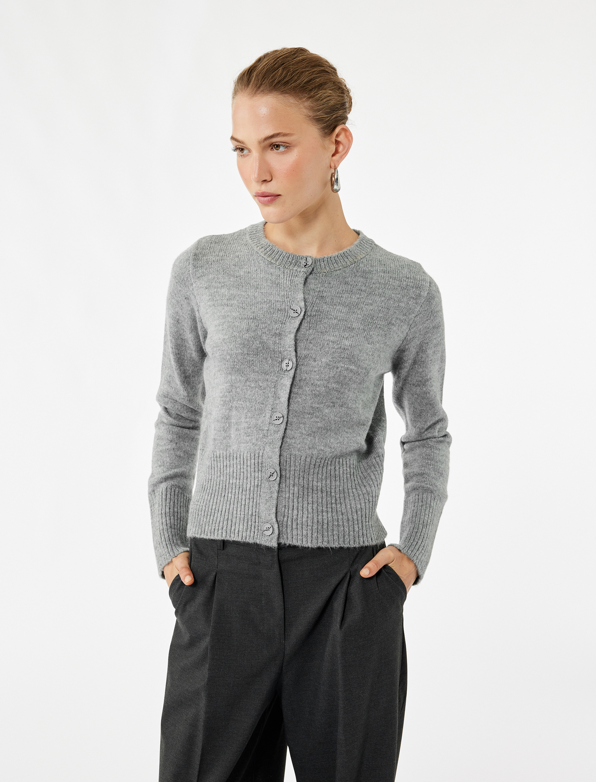   Düğmeli Uzun Kollu Bisiklet Yaka Triko Hırka