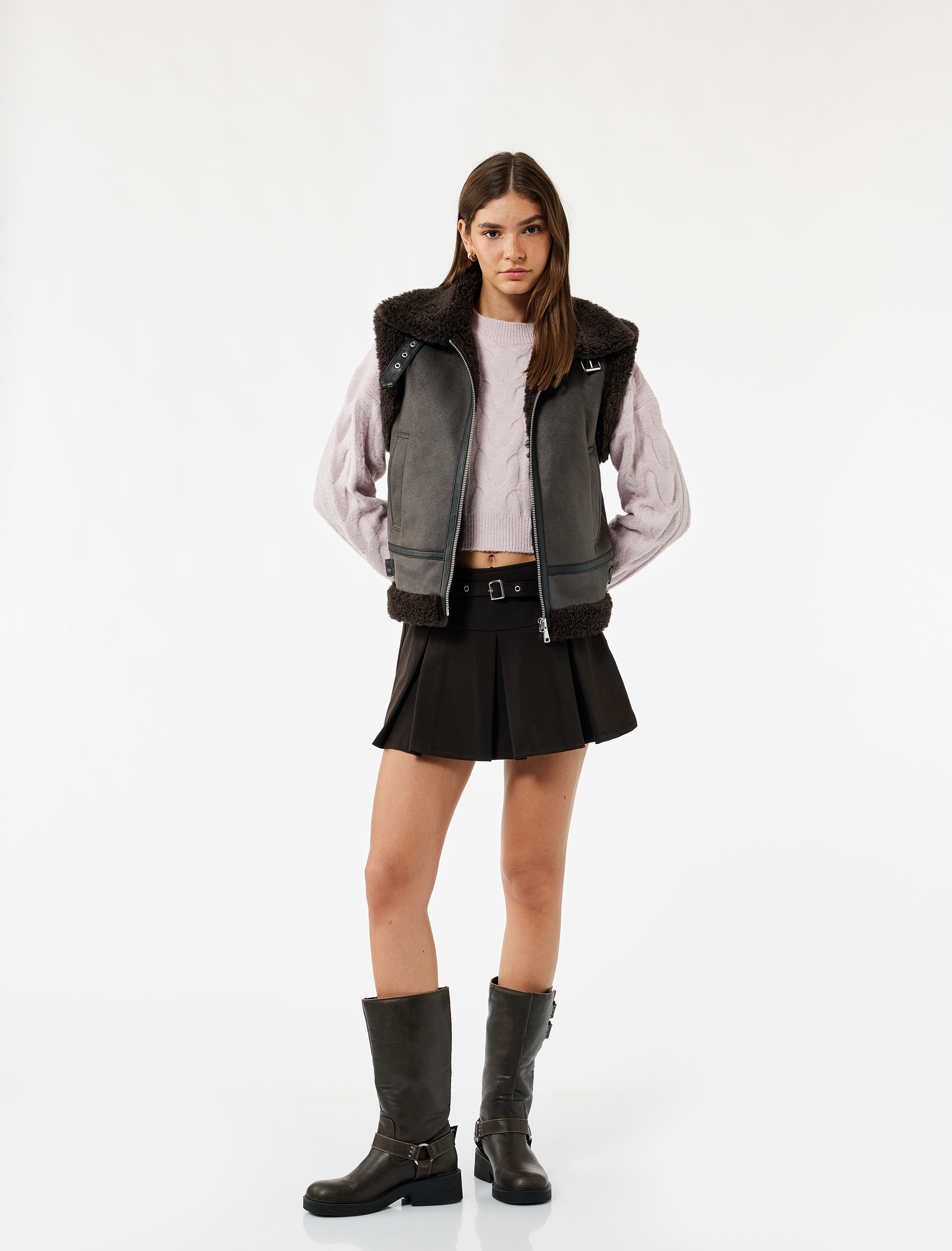   Dik Yaka Fermuarlı Cepli Peluş Detaylı Yelek