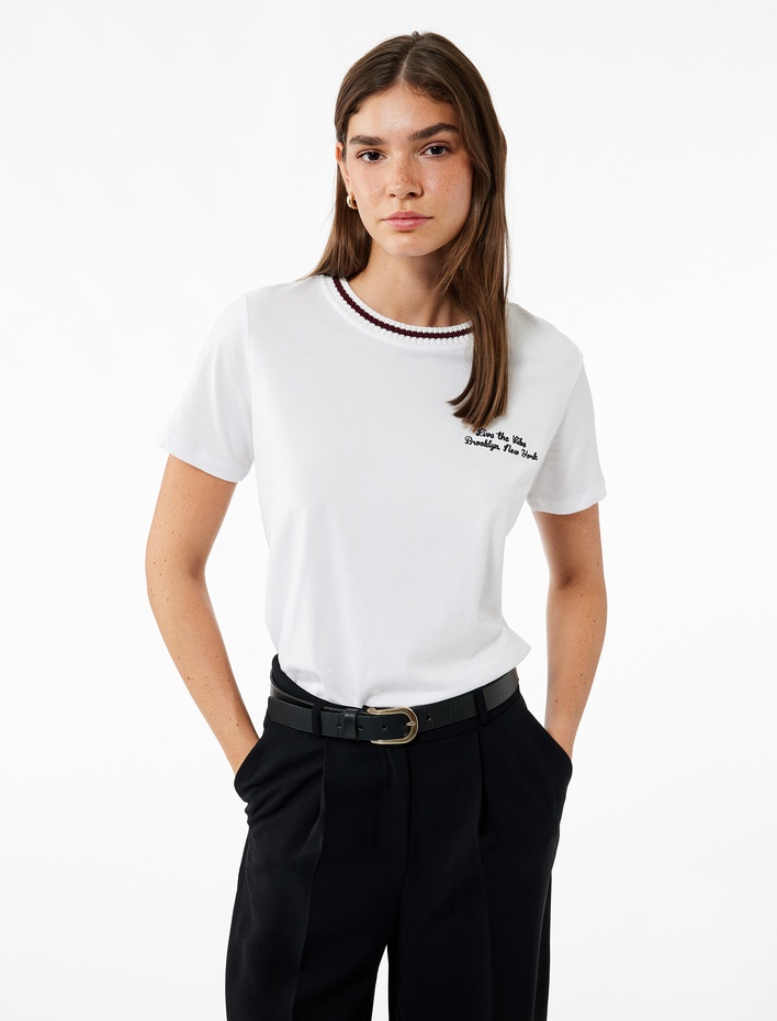  Kısa Kollu Yaka Detaylı Bisiklet Yaka Pamuklu İşlemeli Tişört