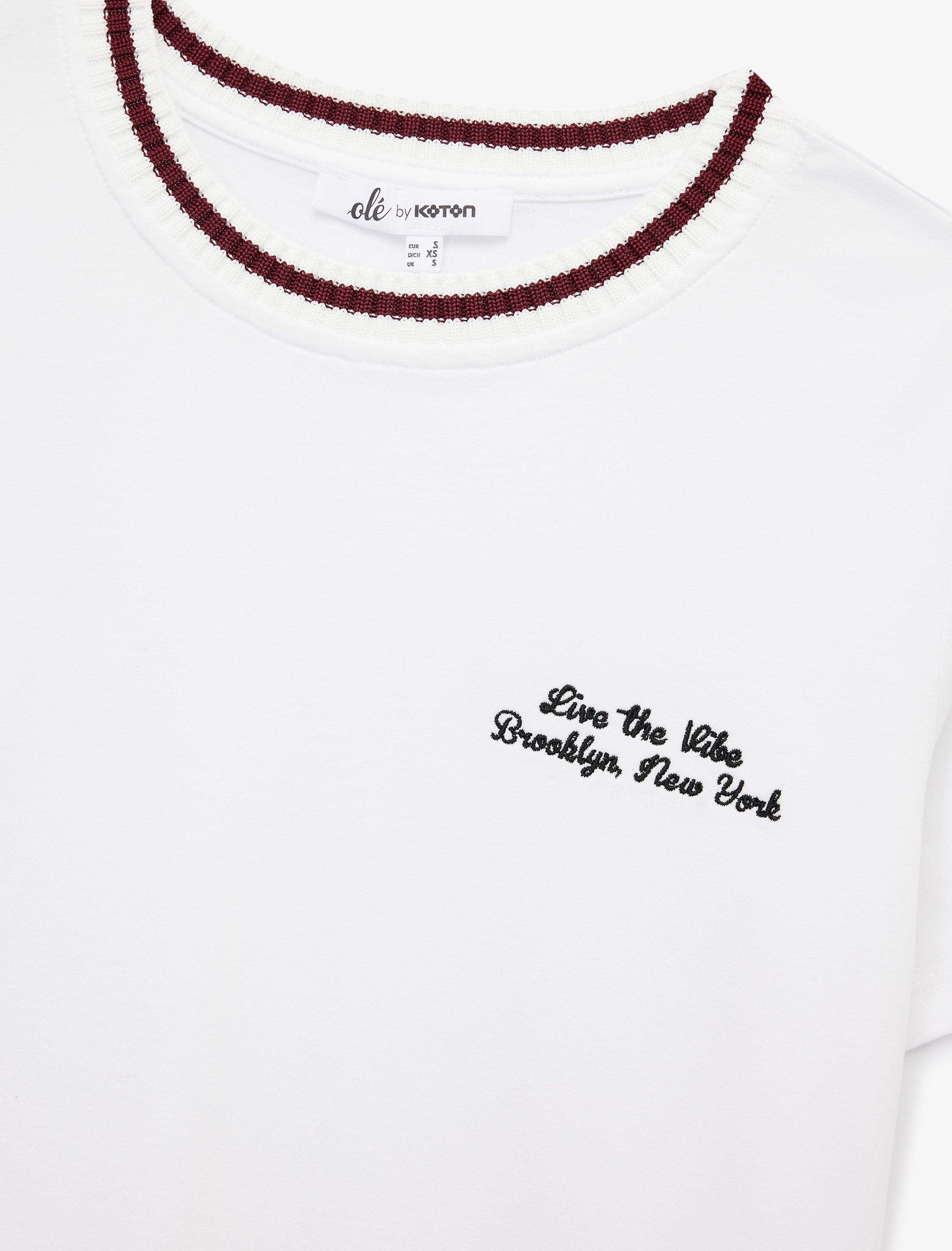 Kısa Kollu Yaka Detaylı Bisiklet Yaka Pamuklu İşlemeli Tişört