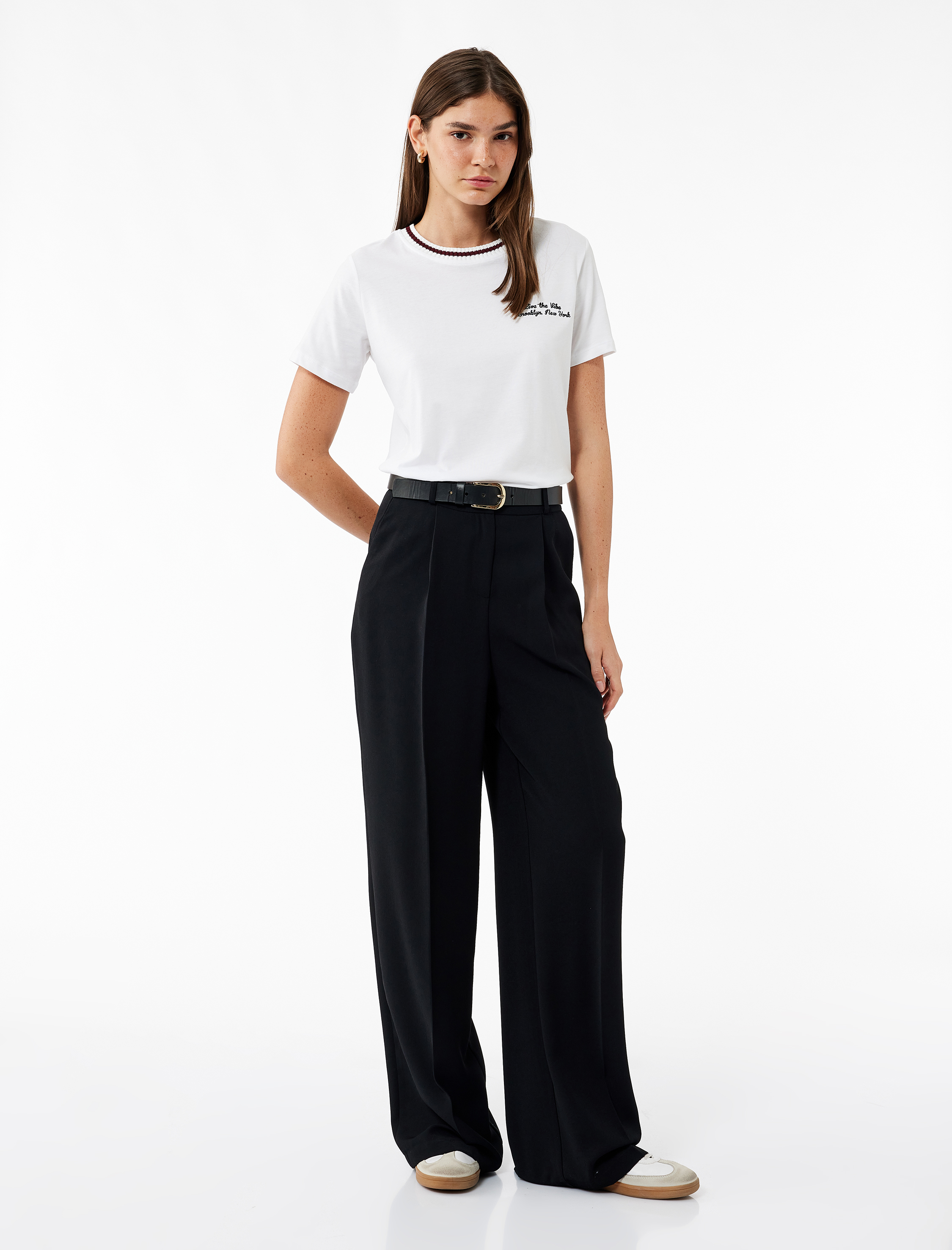 Kısa Kollu Yaka Detaylı Bisiklet Yaka Pamuklu İşlemeli Tişört