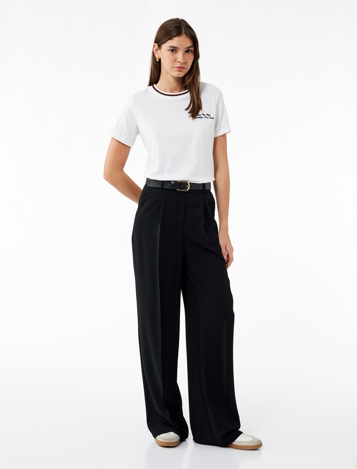  Kısa Kollu Yaka Detaylı Bisiklet Yaka Pamuklu İşlemeli Tişört