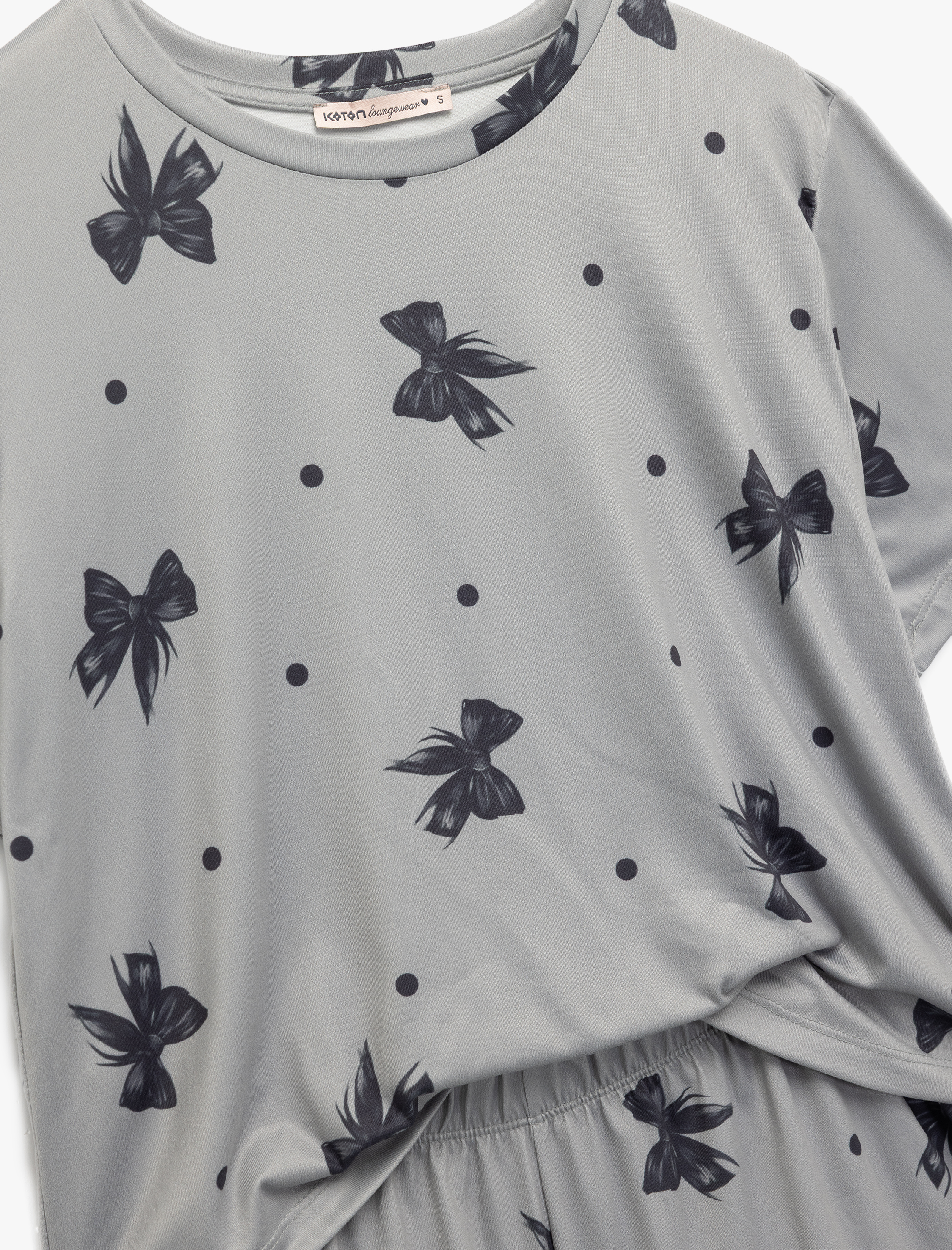   Kısa Kollu Bisiklet Yaka Fiyonk Baskılı Şortlu Pijama Takımı