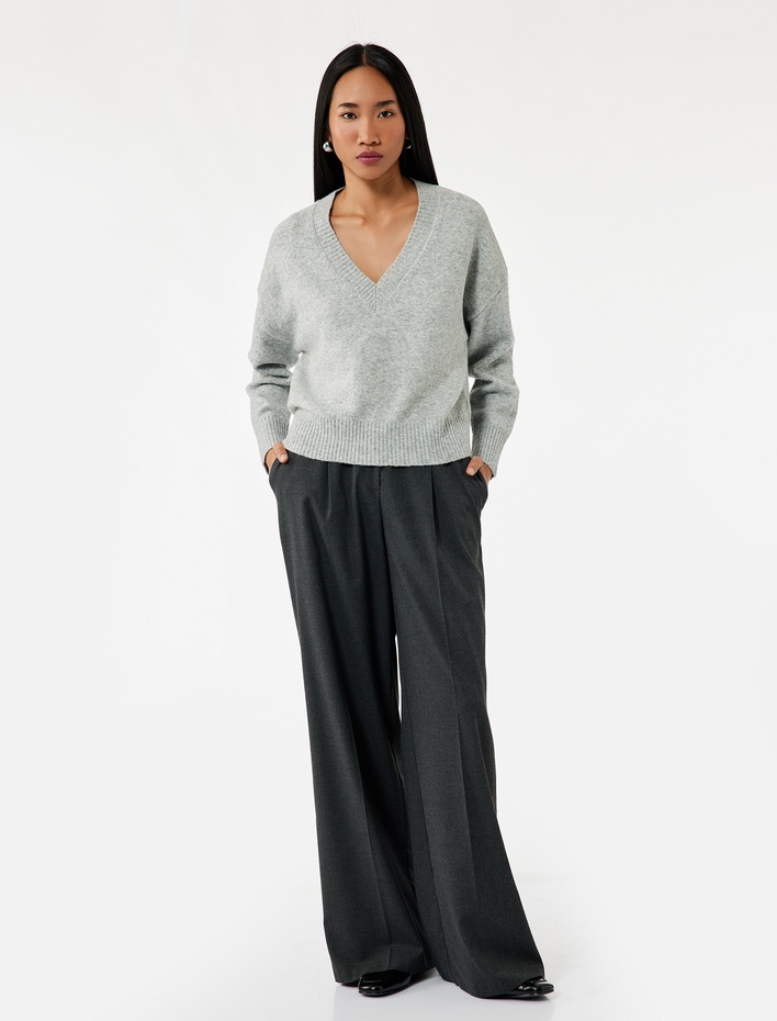  Uzun Kollu V Yaka Triko Kazak