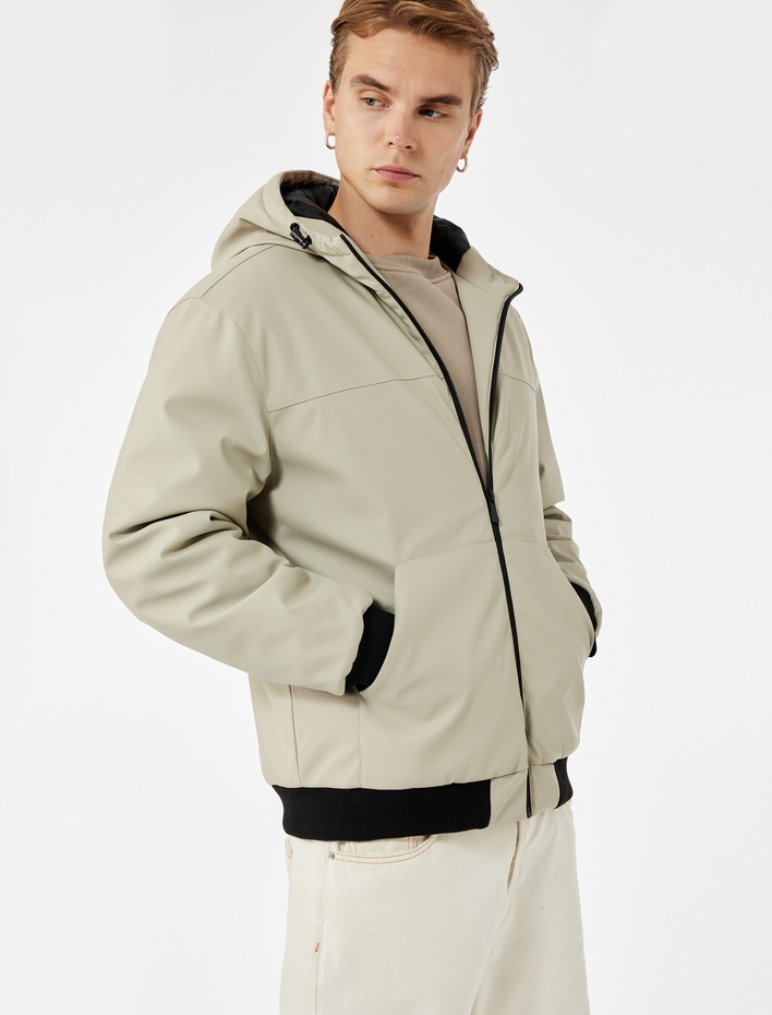  Kapüşonlu Uzun Kollu Fermuarlı Yağmurluk