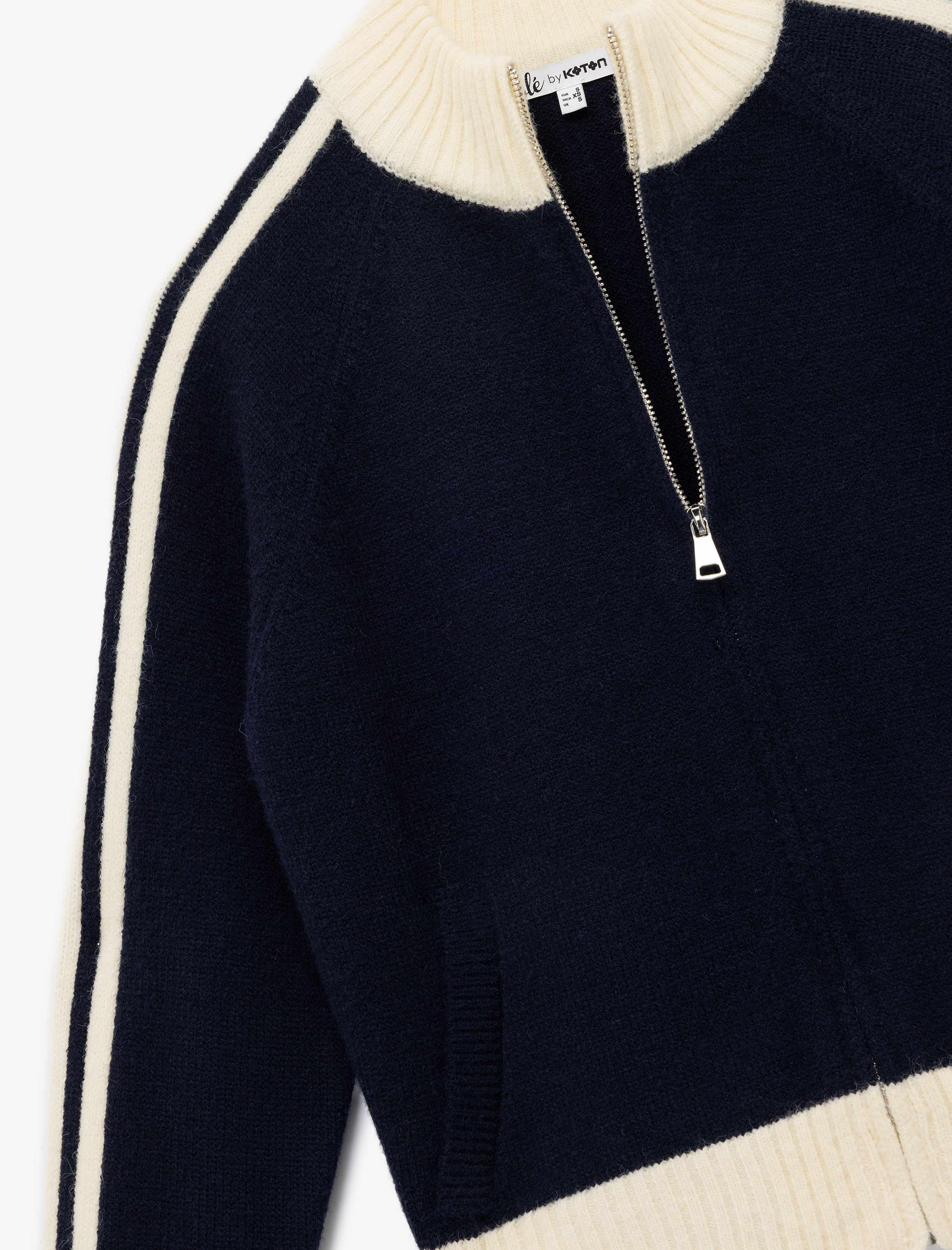   Fermuarlı Uzun Kollu Dik Yaka Çizgili Triko Hırka