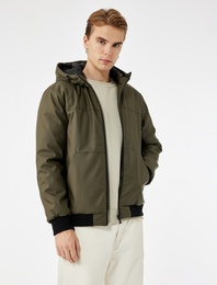 Kapüşonlu Uzun Kollu Fermuarlı Yağmurluk