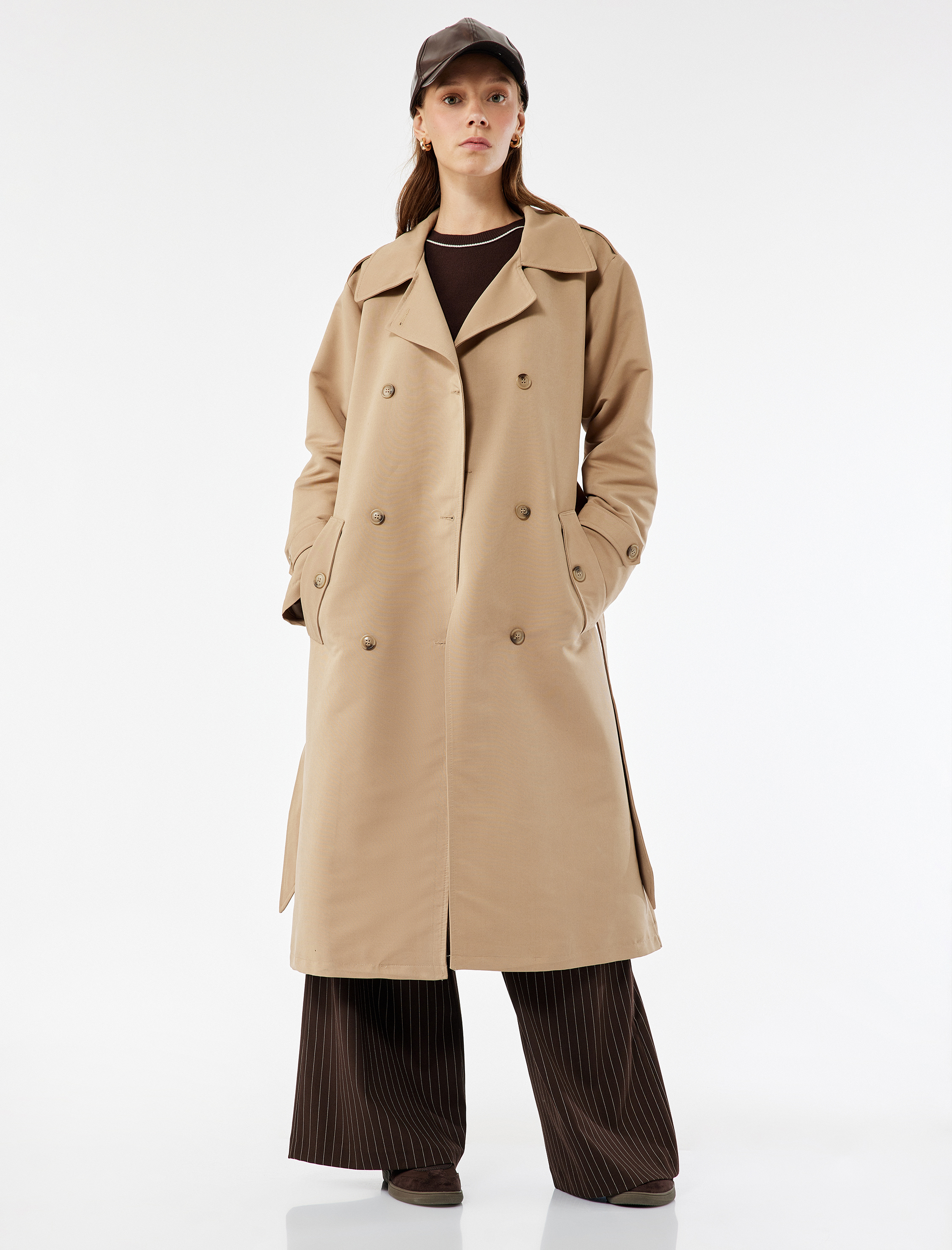   Uzun Kollu Düğmeli Kemer Detaylı Cepli Kruvaze Yaka Trençkot