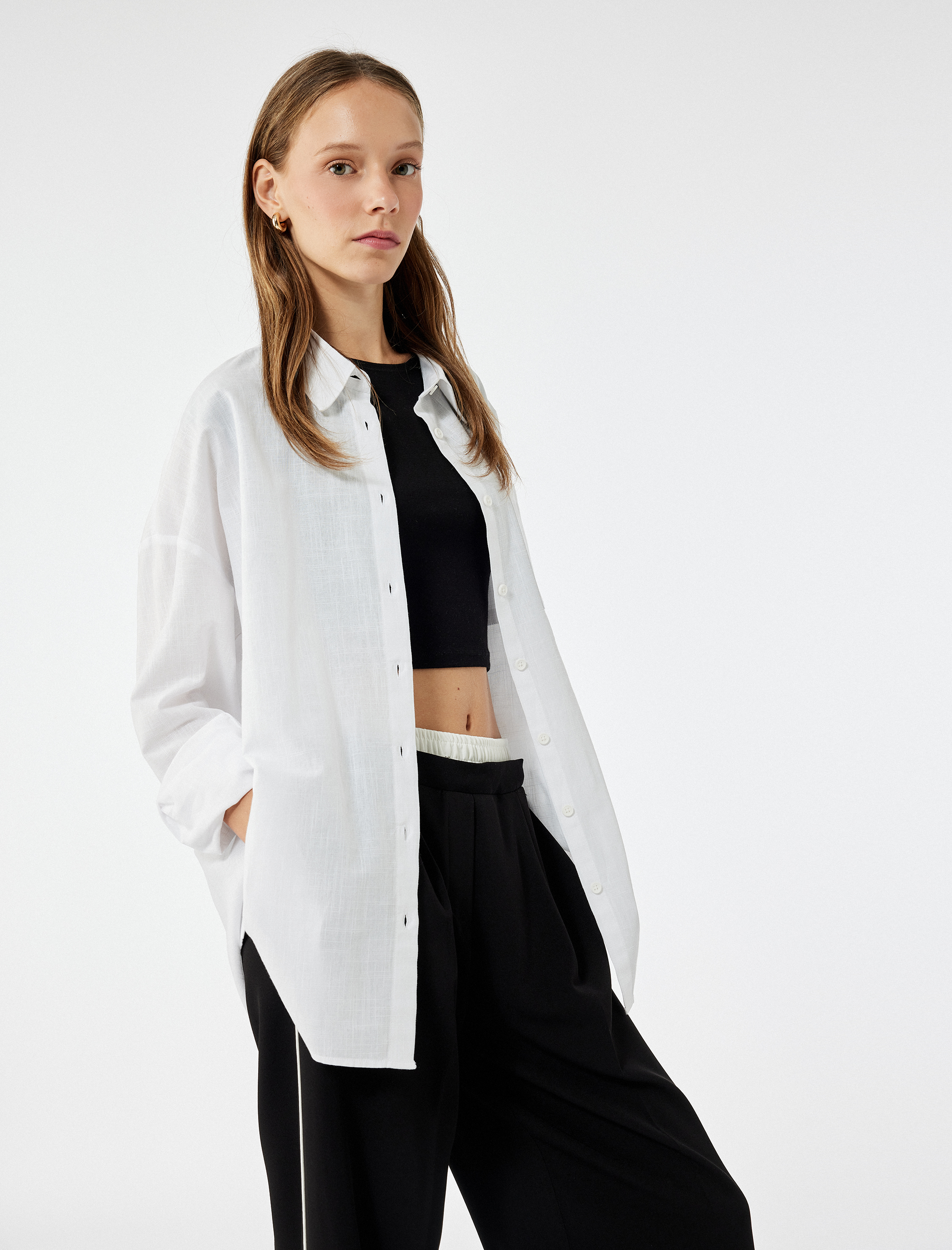   Pamuklu Klasik Yaka Düğmeli Uzun Kollu Oversize Gömlek