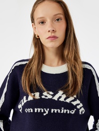 Dantel Detaylı Uzun Kollu Desenli Bisiklet Yaka Kazak