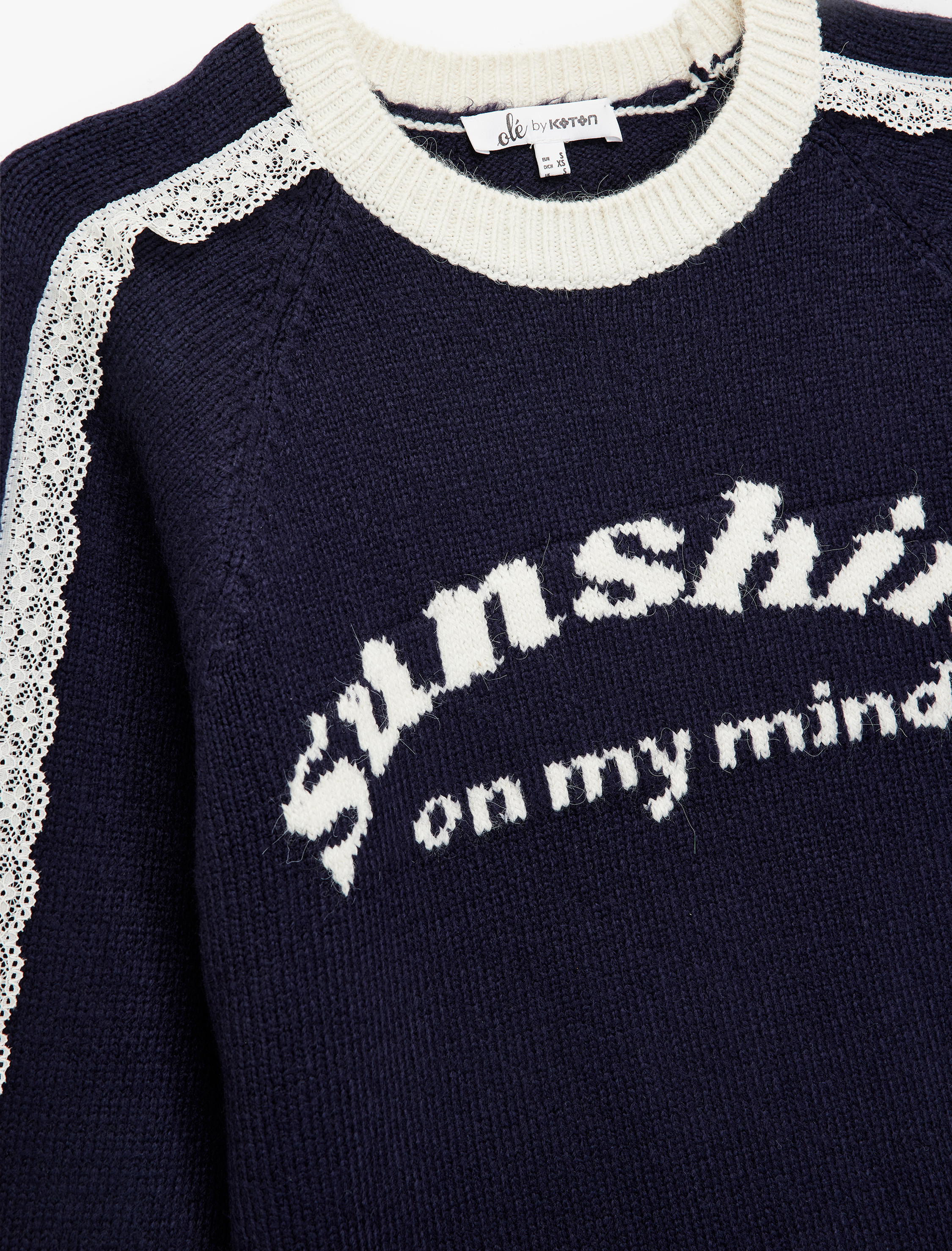   Dantel Detaylı Uzun Kollu Desenli Bisiklet Yaka Kazak