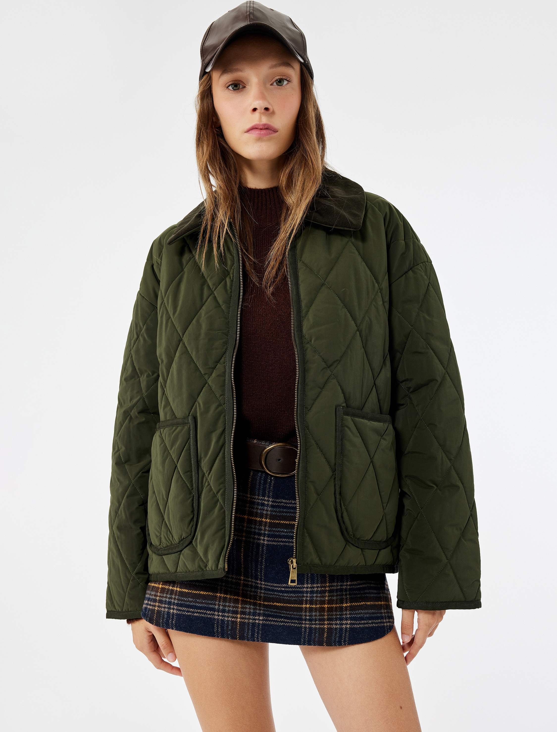   Uzun Kollu Fermuarlı Cep Detaylı Klasik Yaka Kapitone Ceket