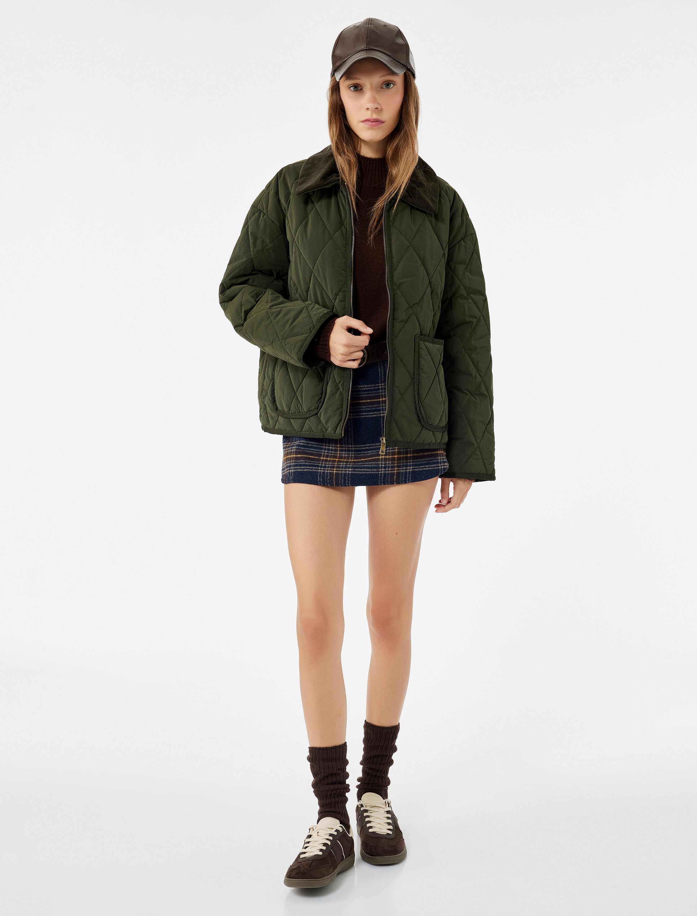   Uzun Kollu Fermuarlı Cep Detaylı Klasik Yaka Kapitone Ceket